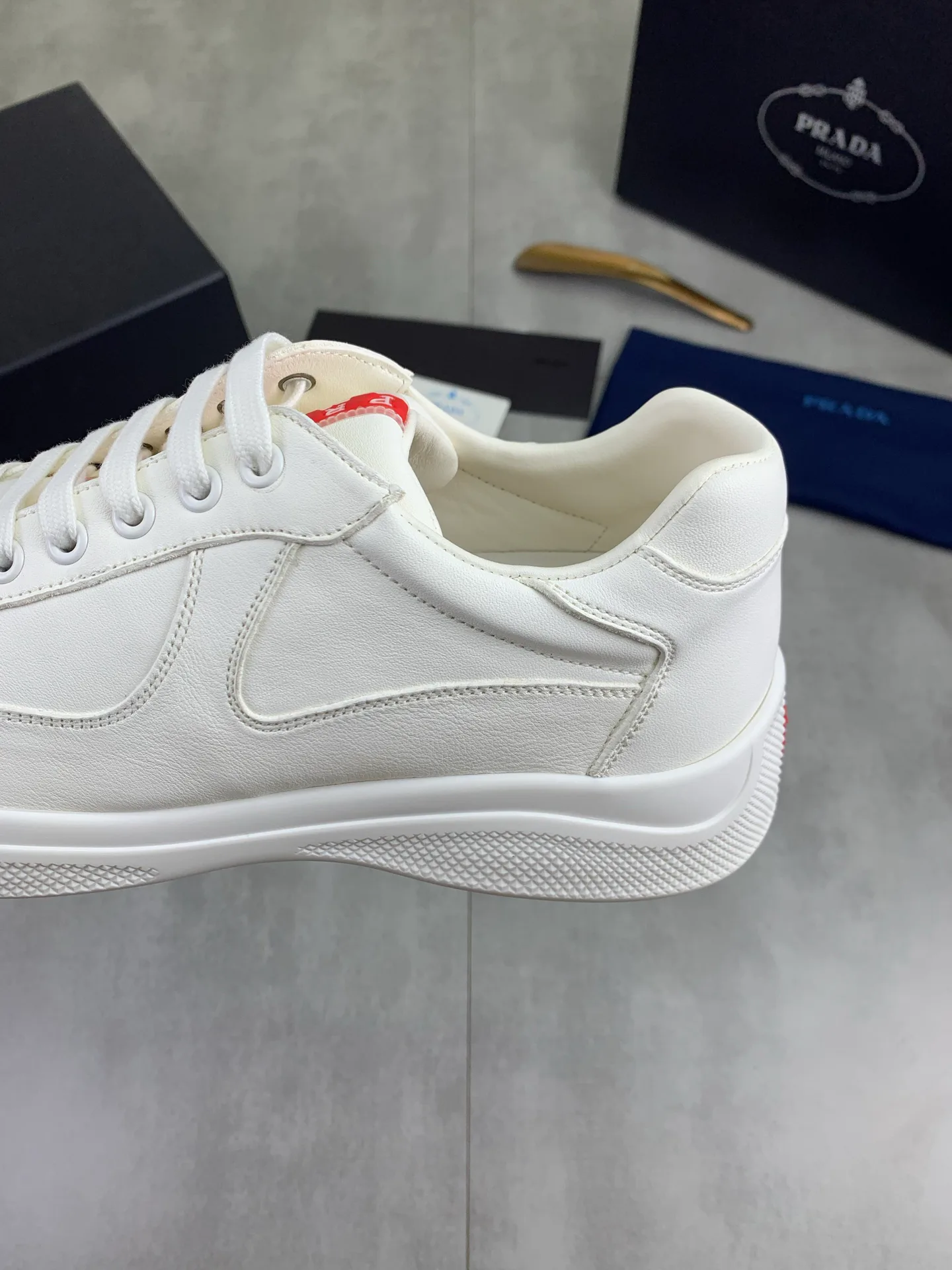 Кроссовки Женские Prada 18365162