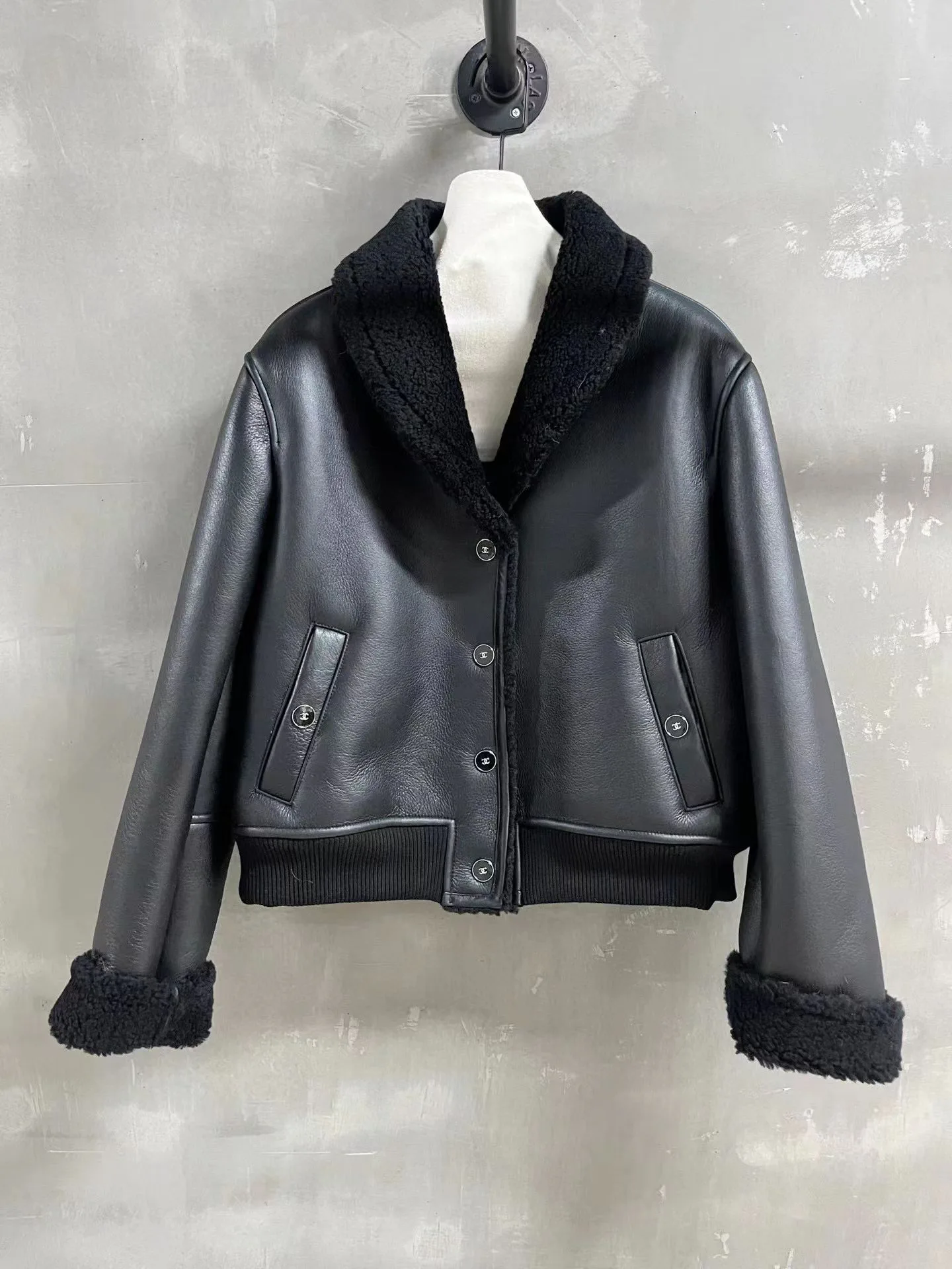 Кожаные Куртки И Дублёнки Женские Chanel 204334