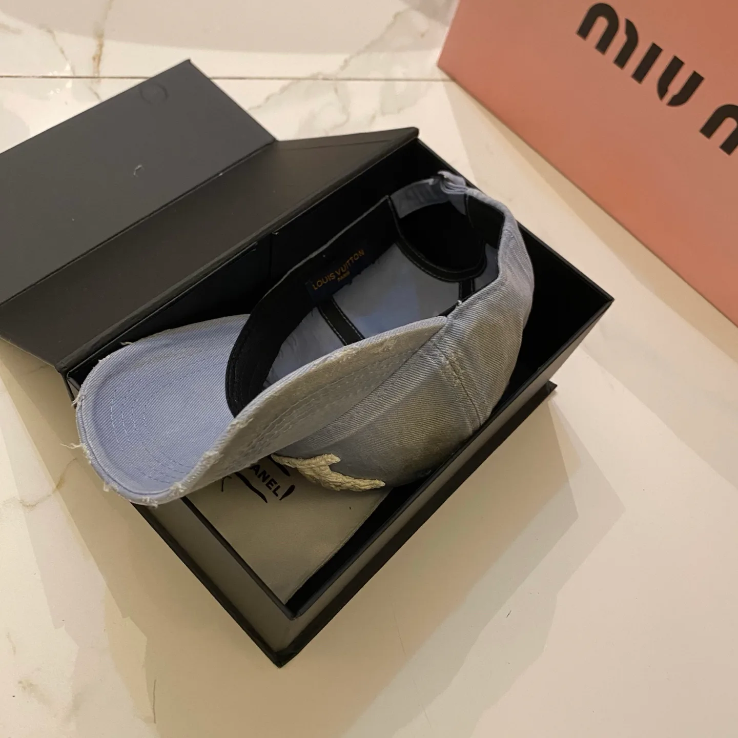 Головные Уборы Louis Vuitton 11852939
