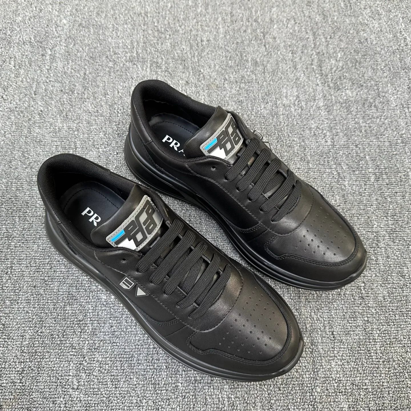Кроссовки Мужские Prada 18076339