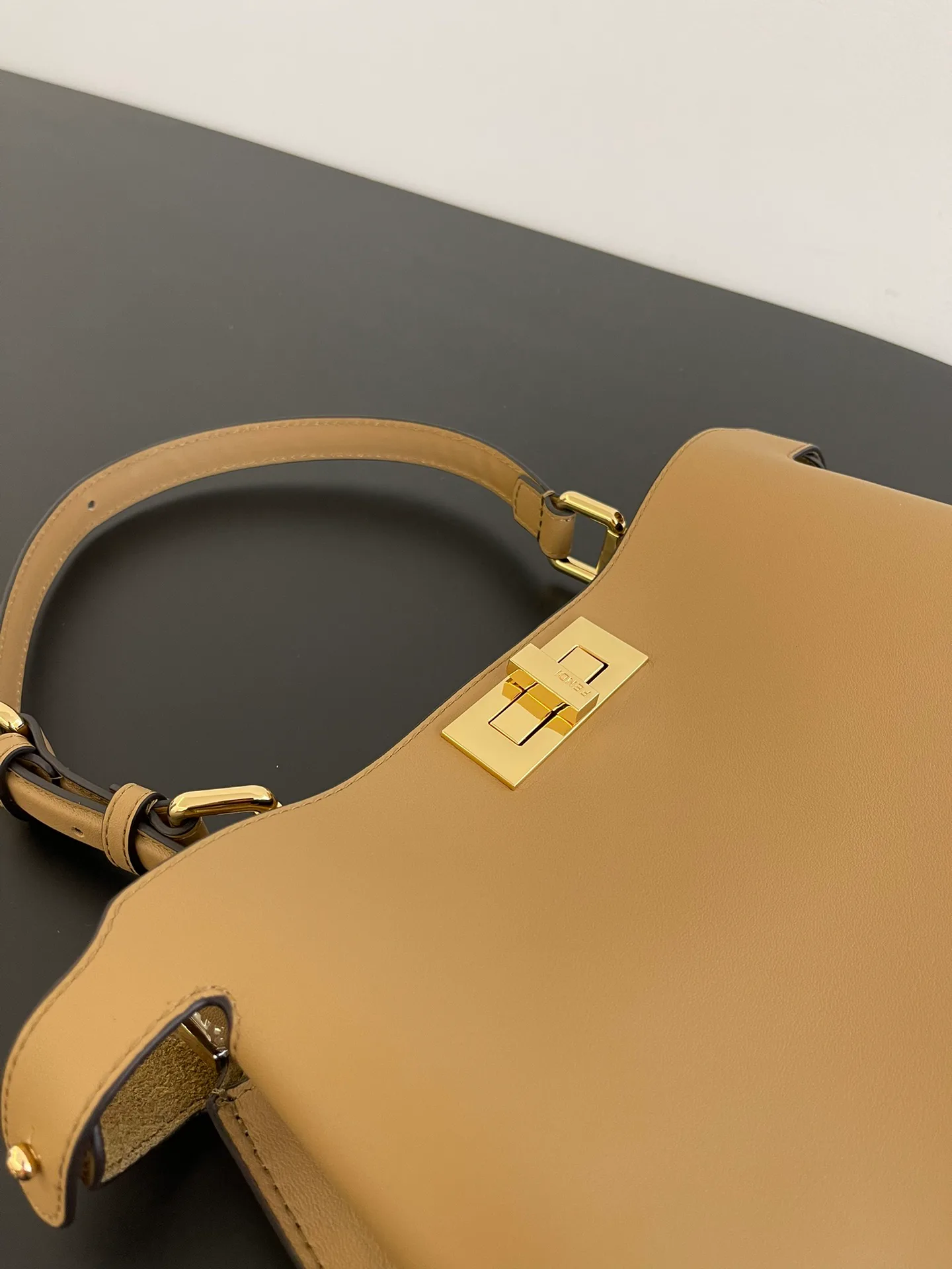 Классические Сумки Женские Fendi 13546274