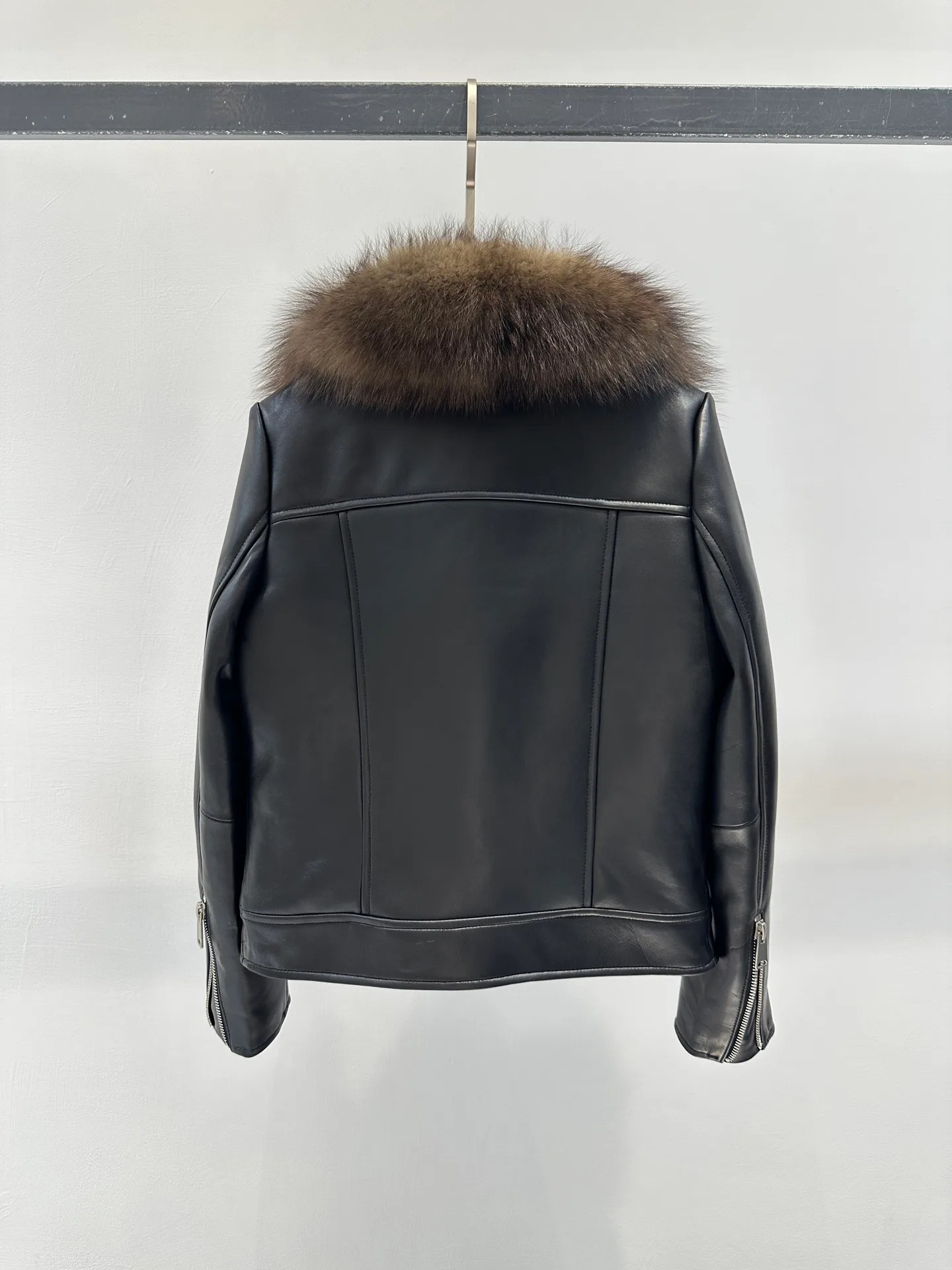 Кожаные Куртки И Дублёнки Женские Saint Laurent 18699665