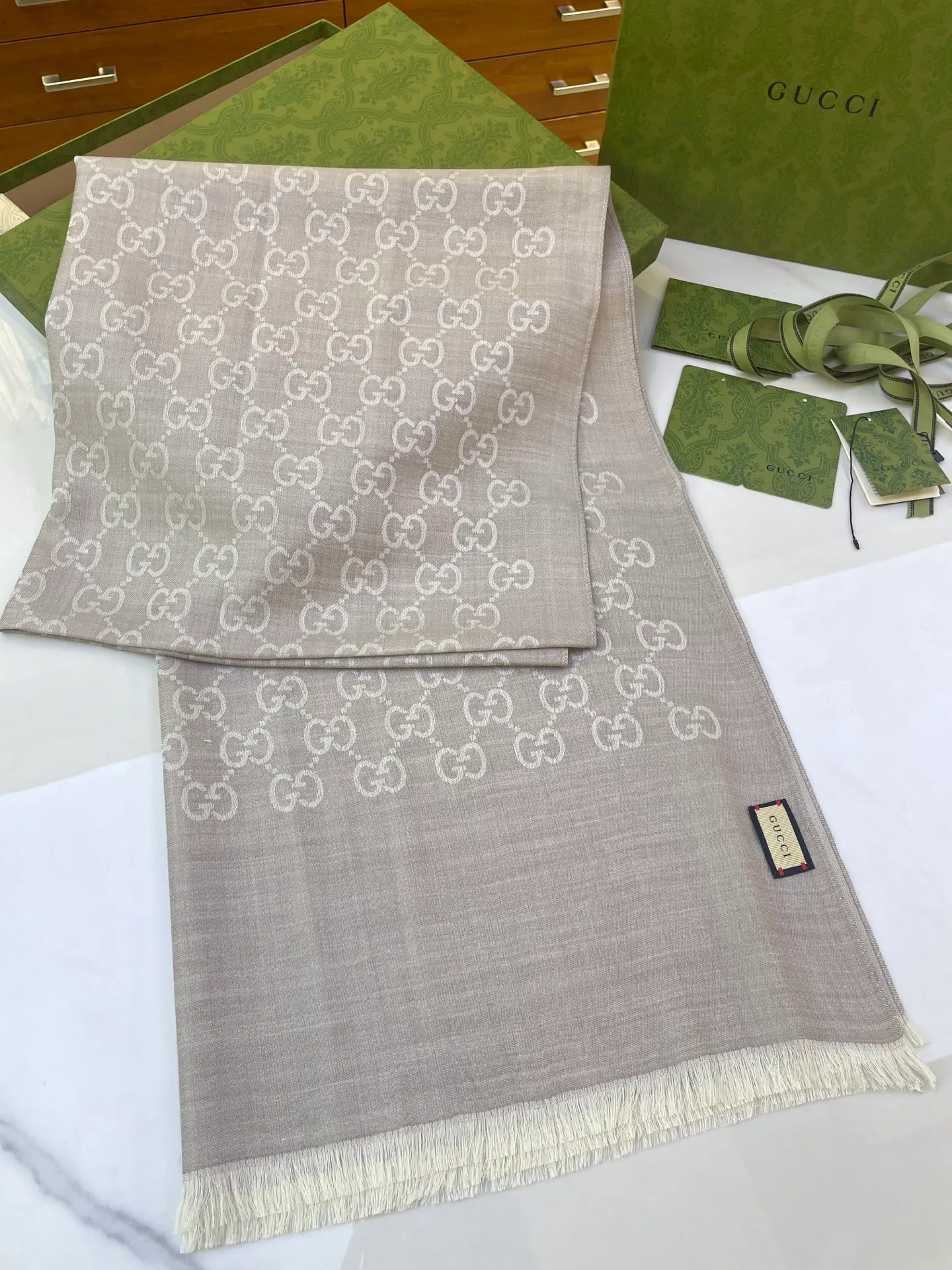 Шарфы Gucci 18637799