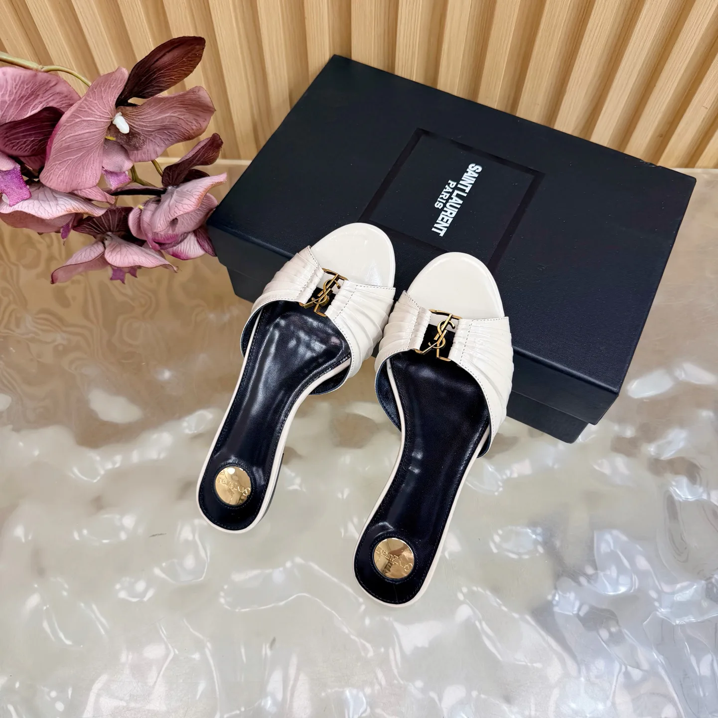 Шлепанцы Женские Saint Laurent 11660316