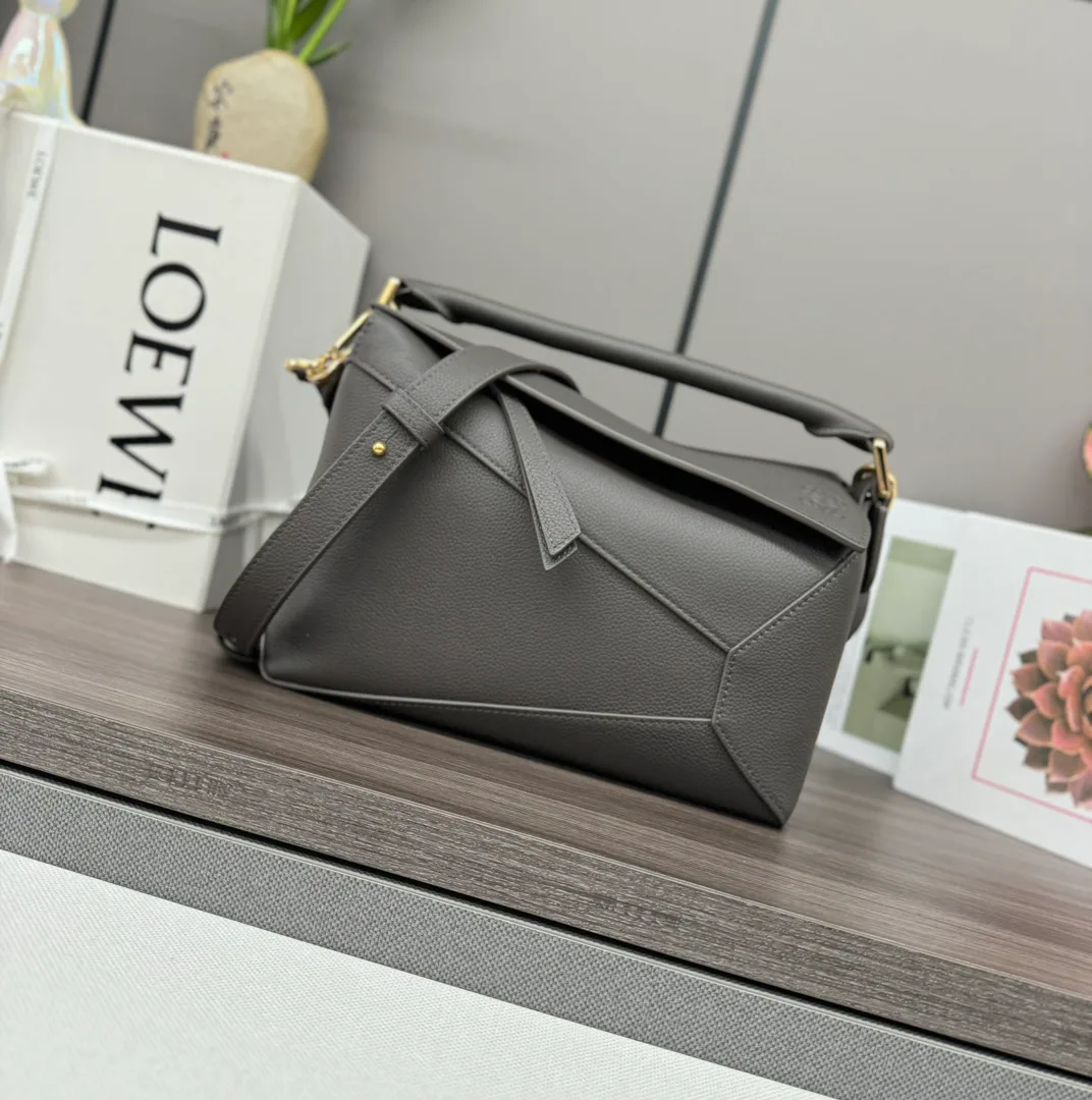 Классические Сумки Женские Loewe 11699868