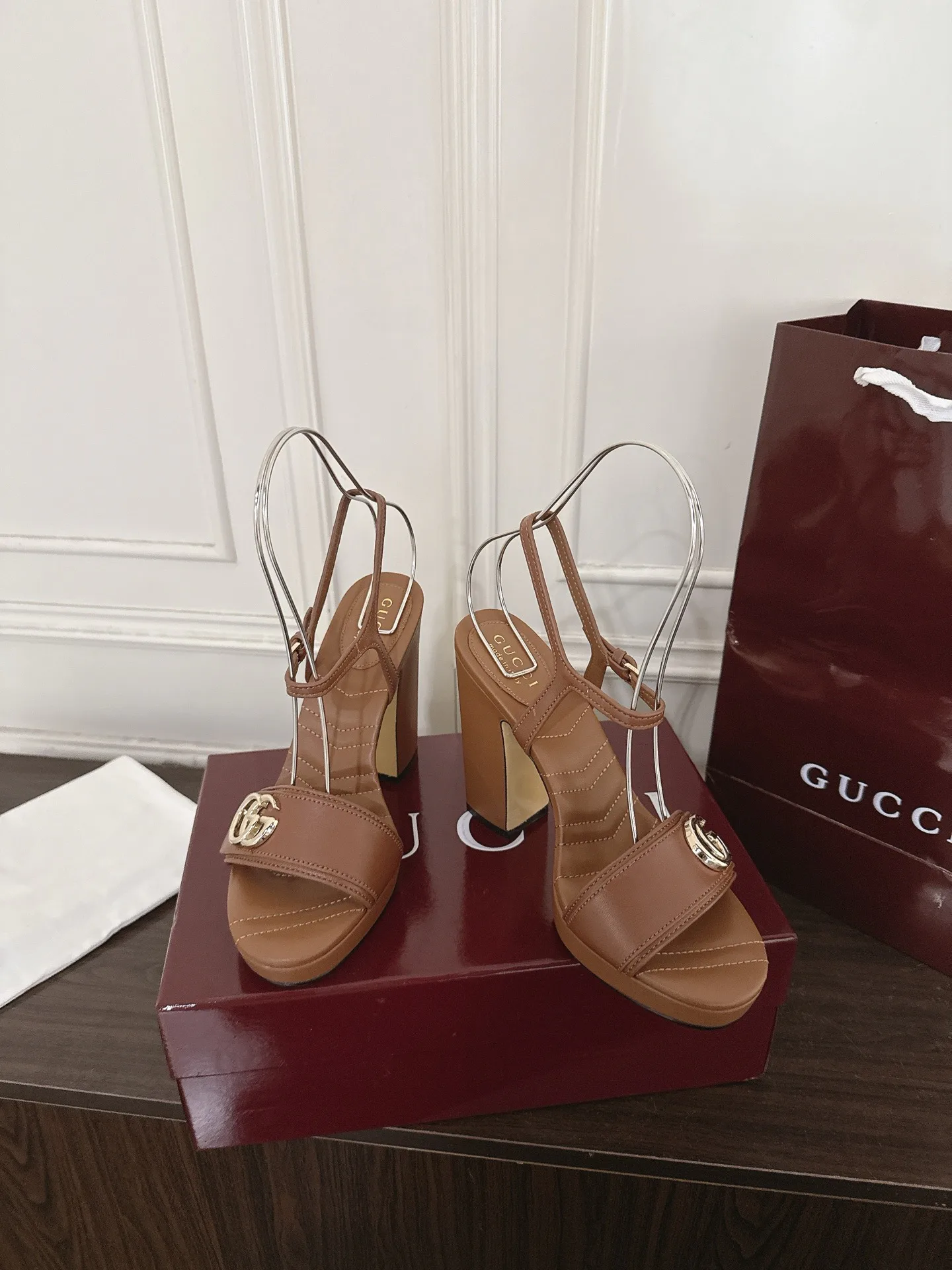 Босоножки Женские Gucci 18725882