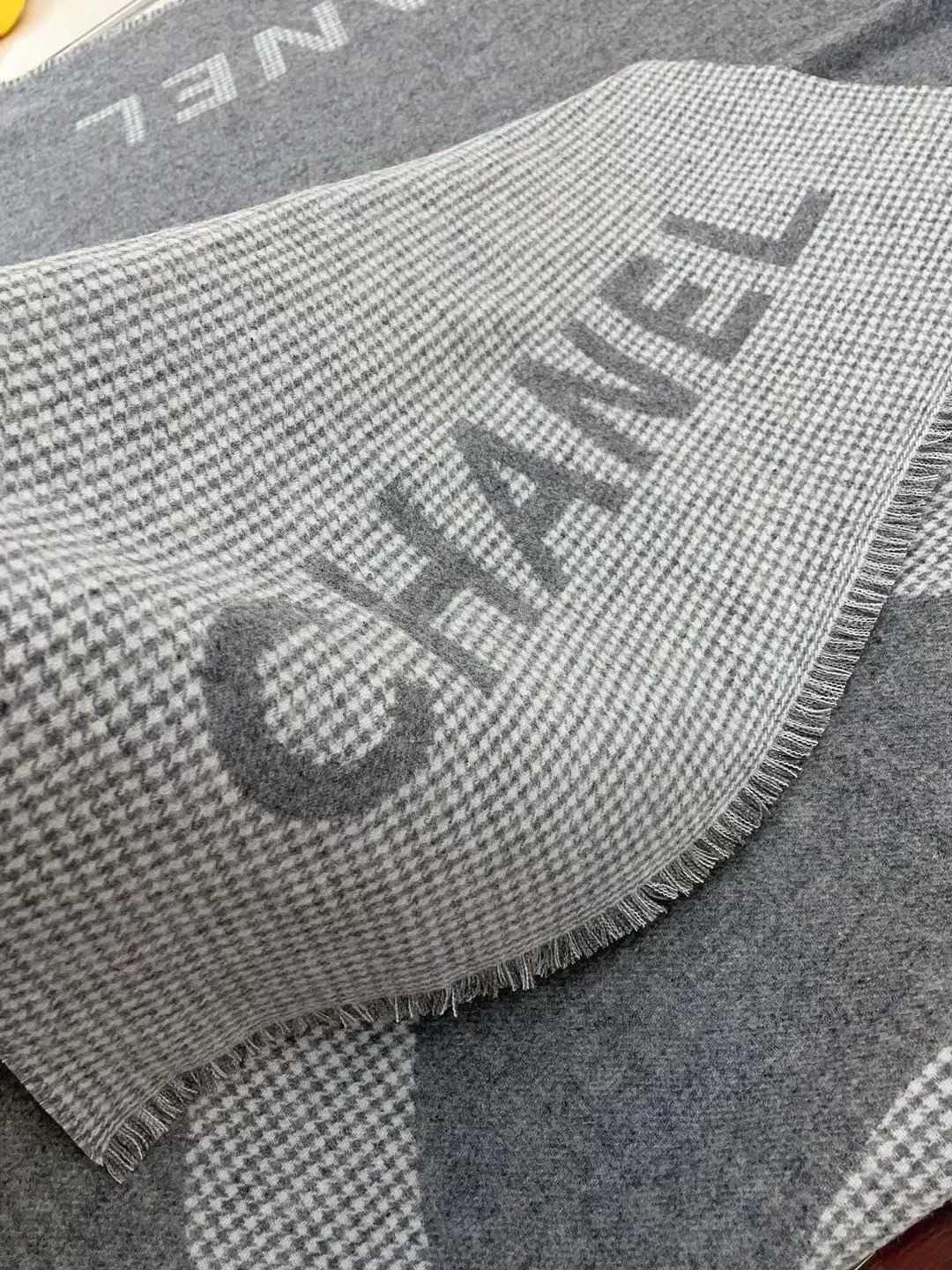 Шарфы Chanel 18627195