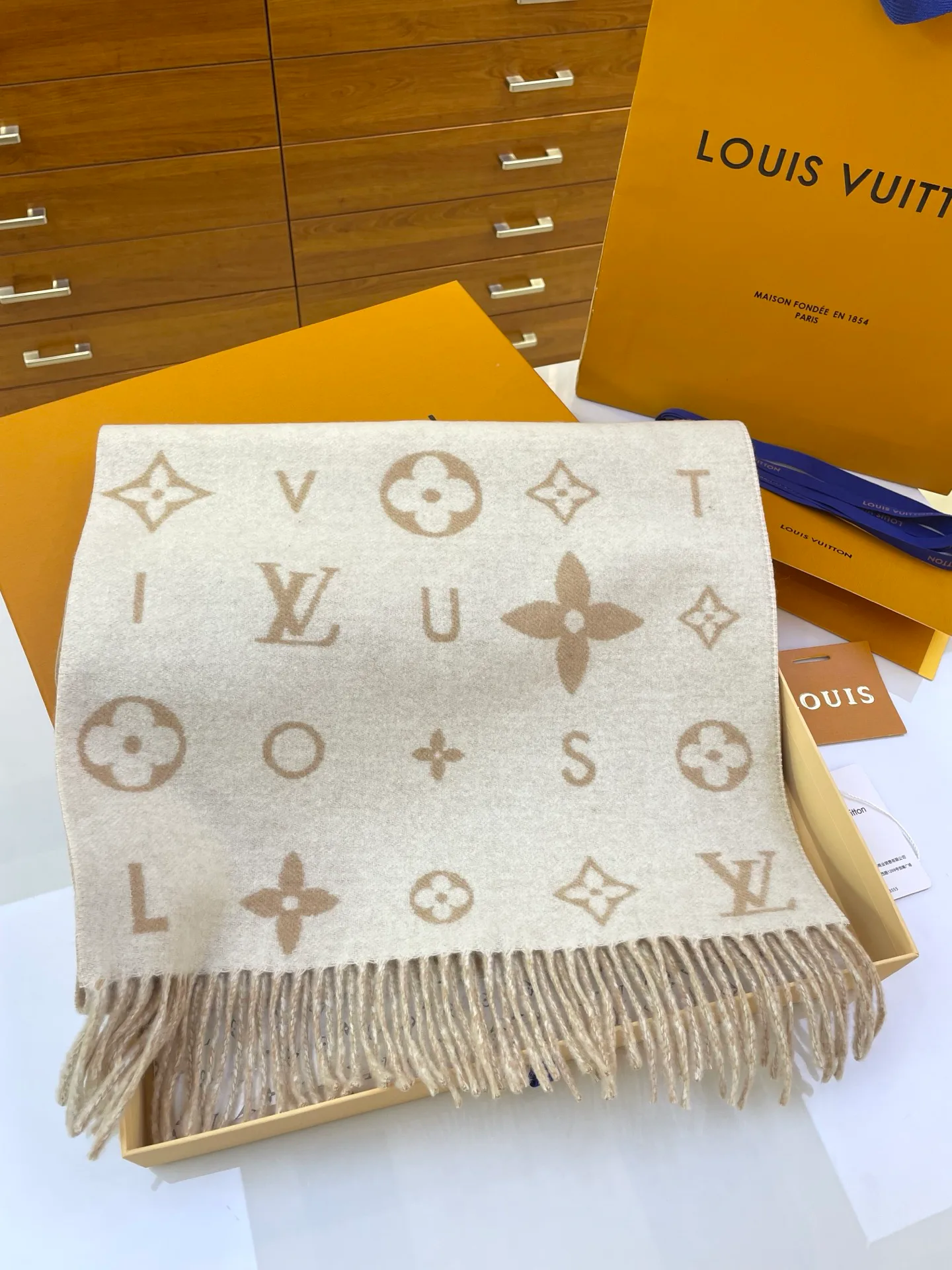 Шарфы Louis Vuitton 1981570