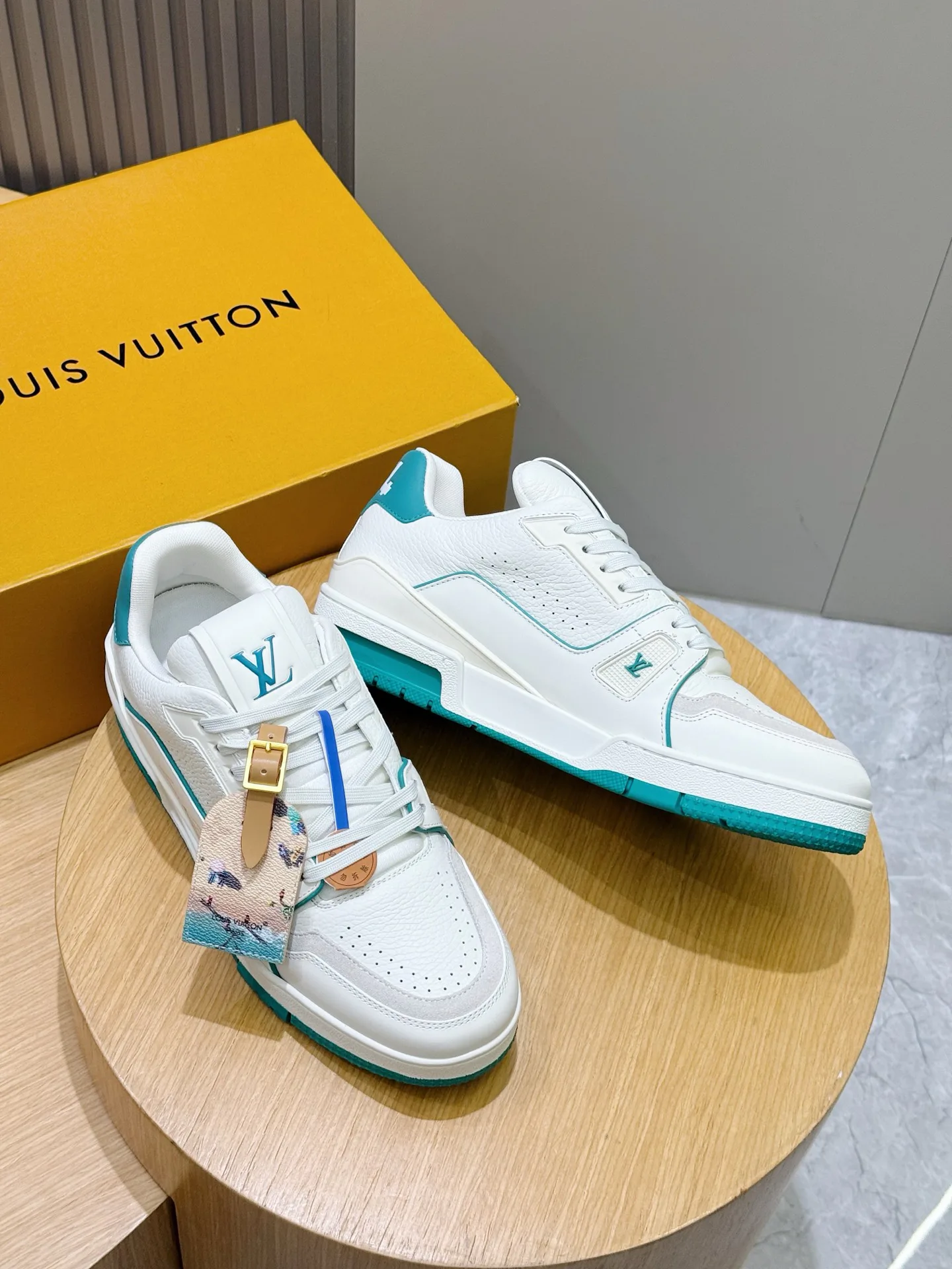 Кроссовки Мужские Louis Vuitton 18400373