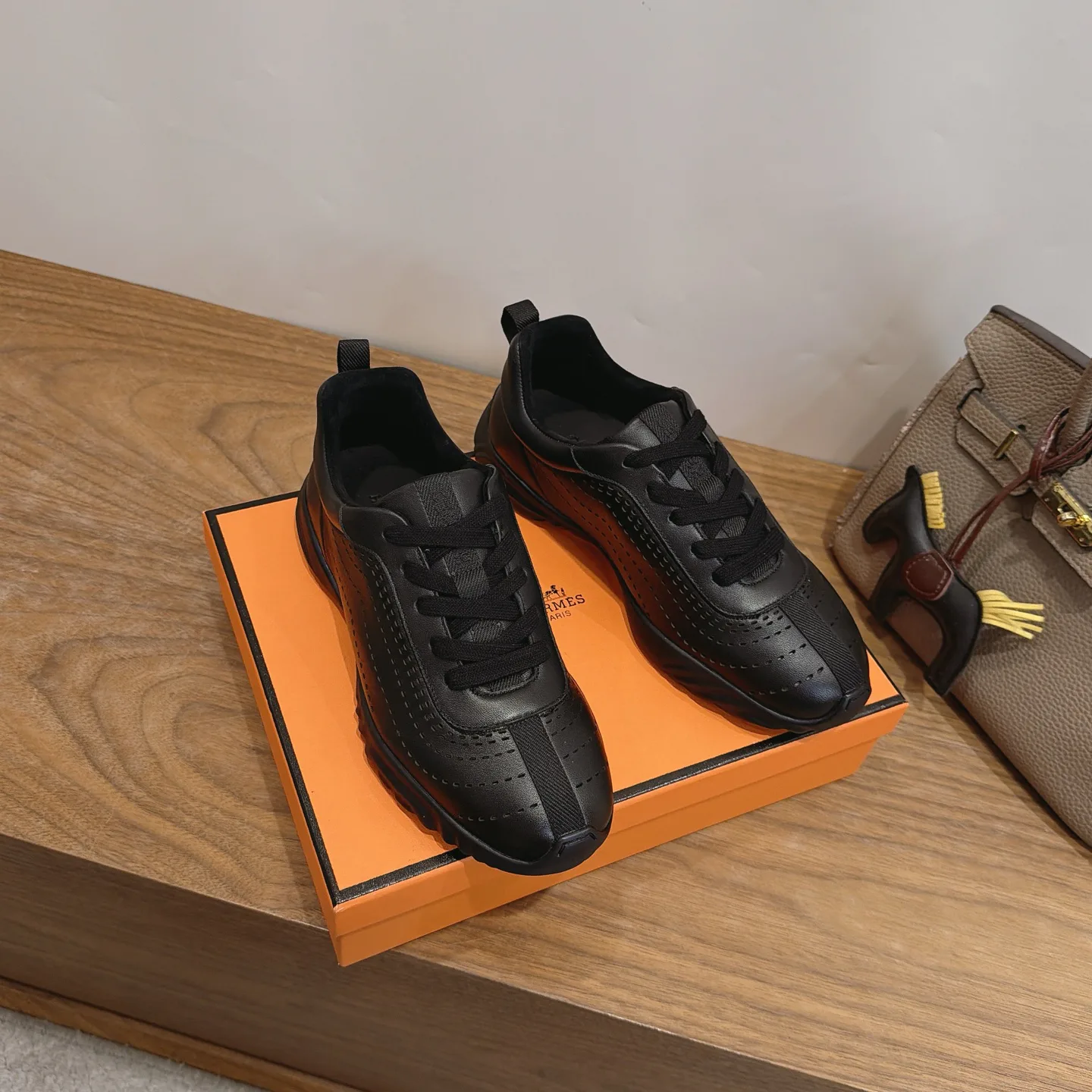 Кроссовки Женские Hermes 18230944
