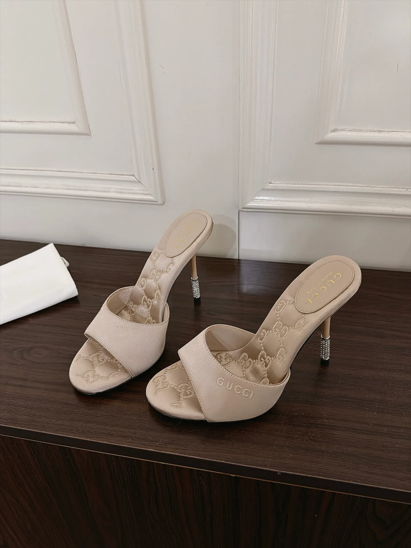 Босоножки Женские Gucci 18120658