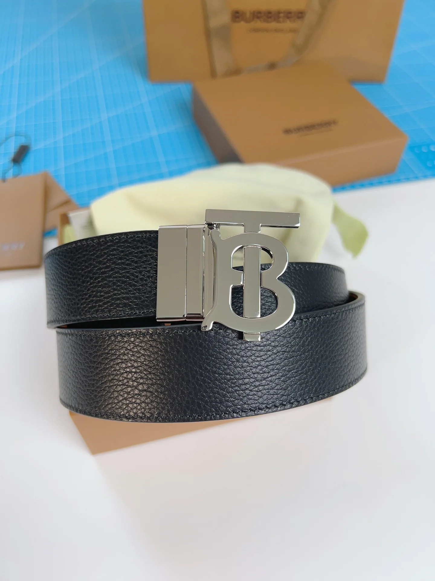 Ремни Burberry 35900