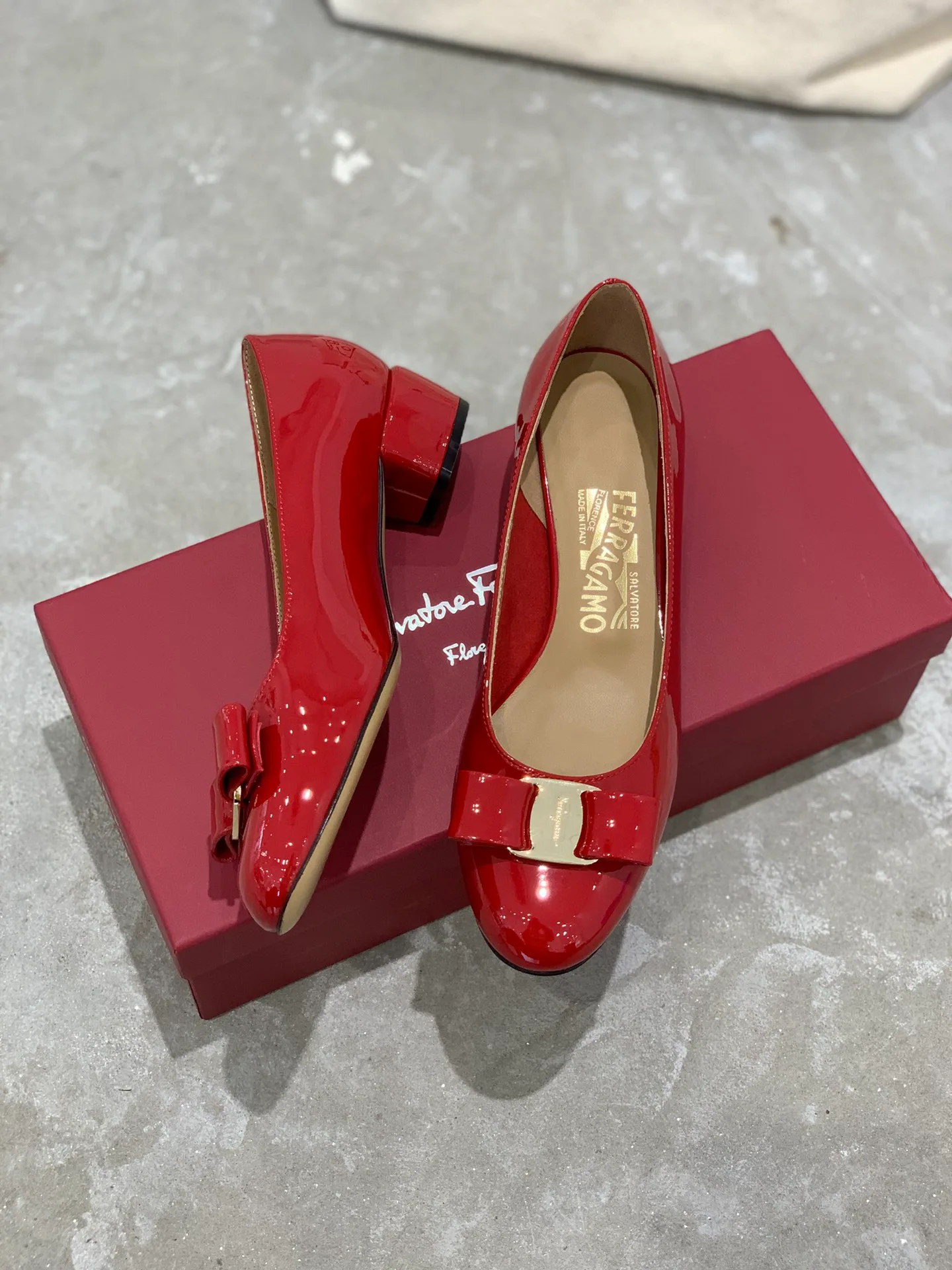 Туфли Женские Salvatore Ferragamo 18340711