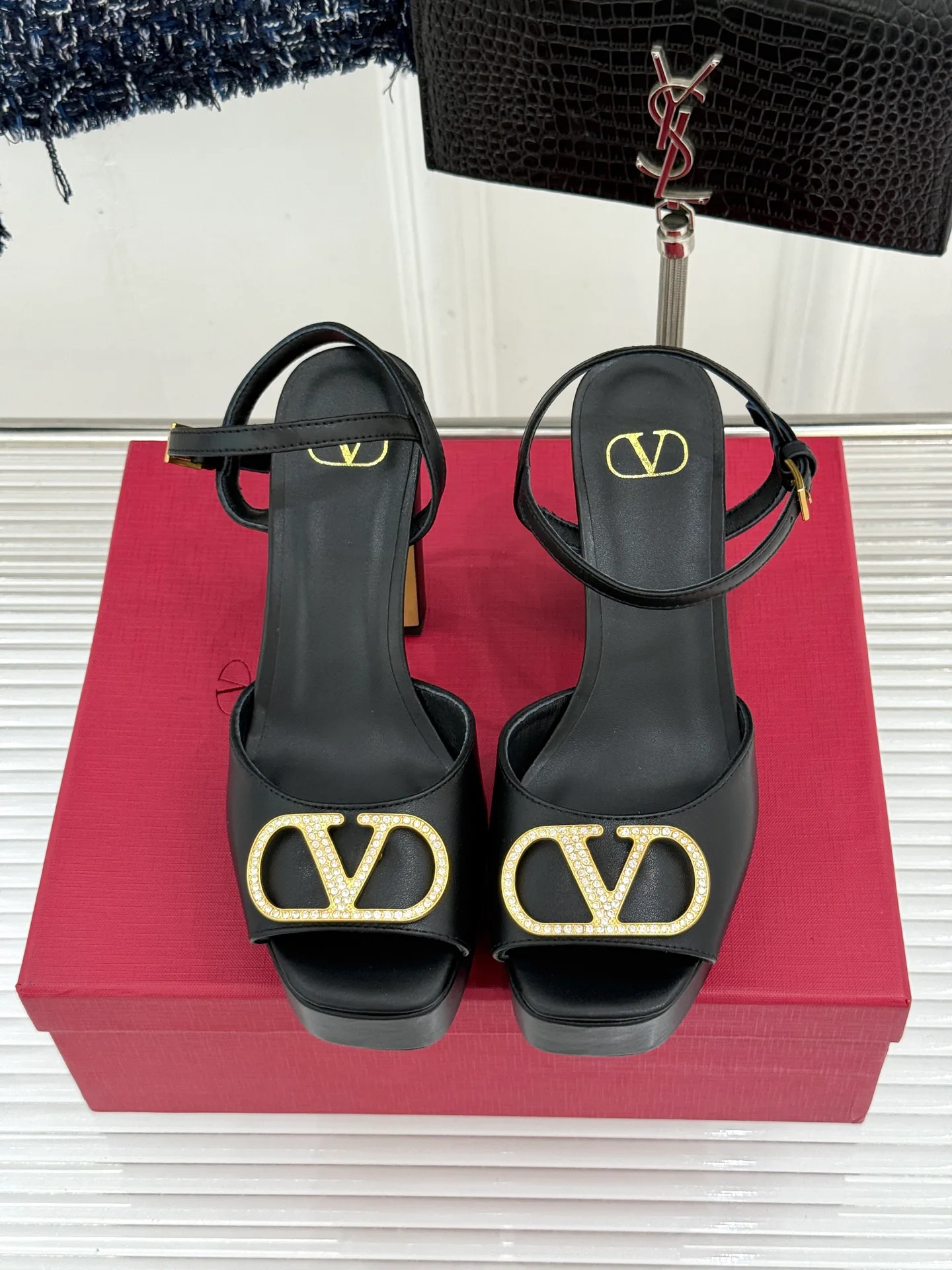 Босоножки Женские Valentino 19577243