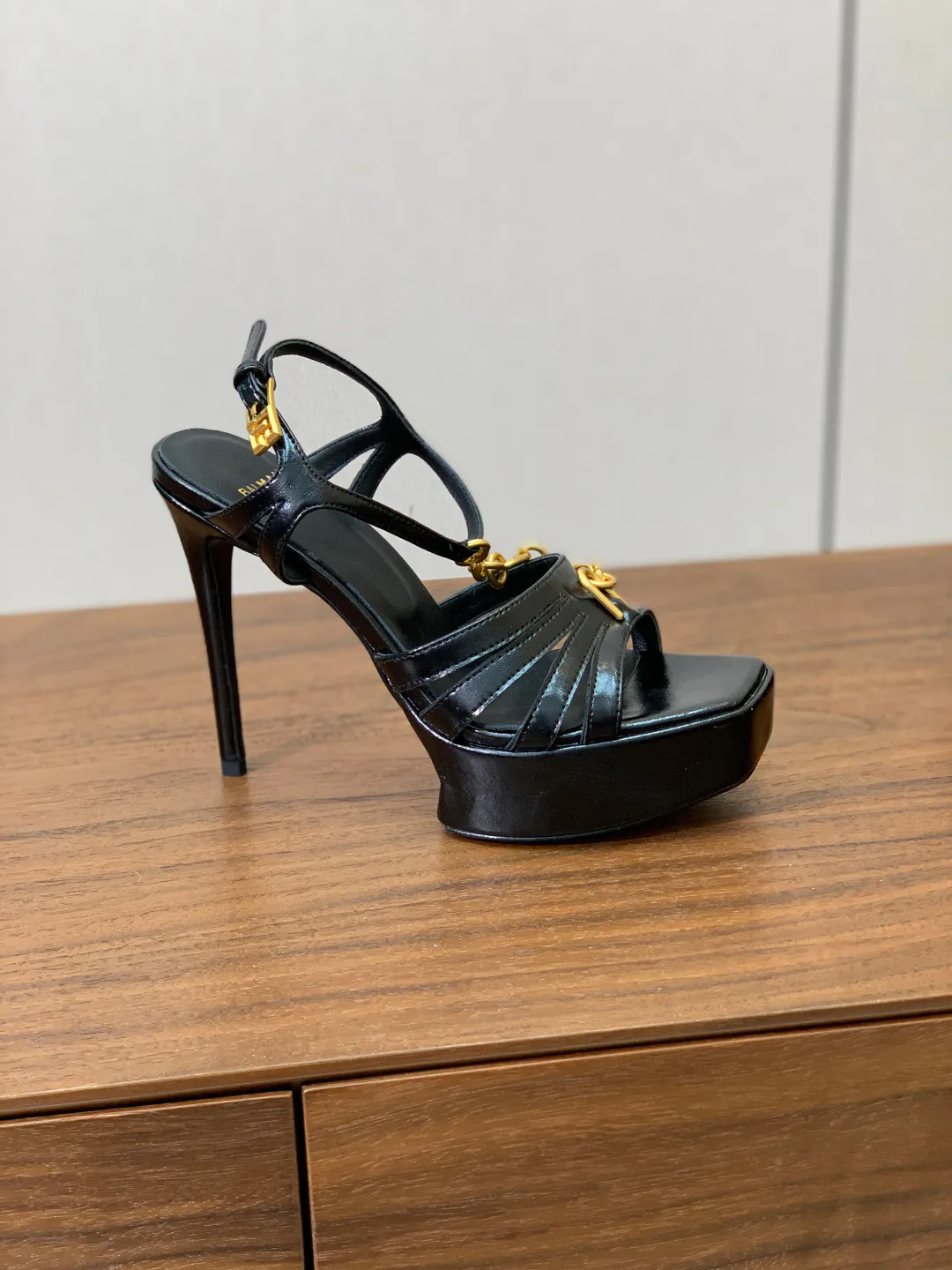 Босоножки Женские Balmain 11886631