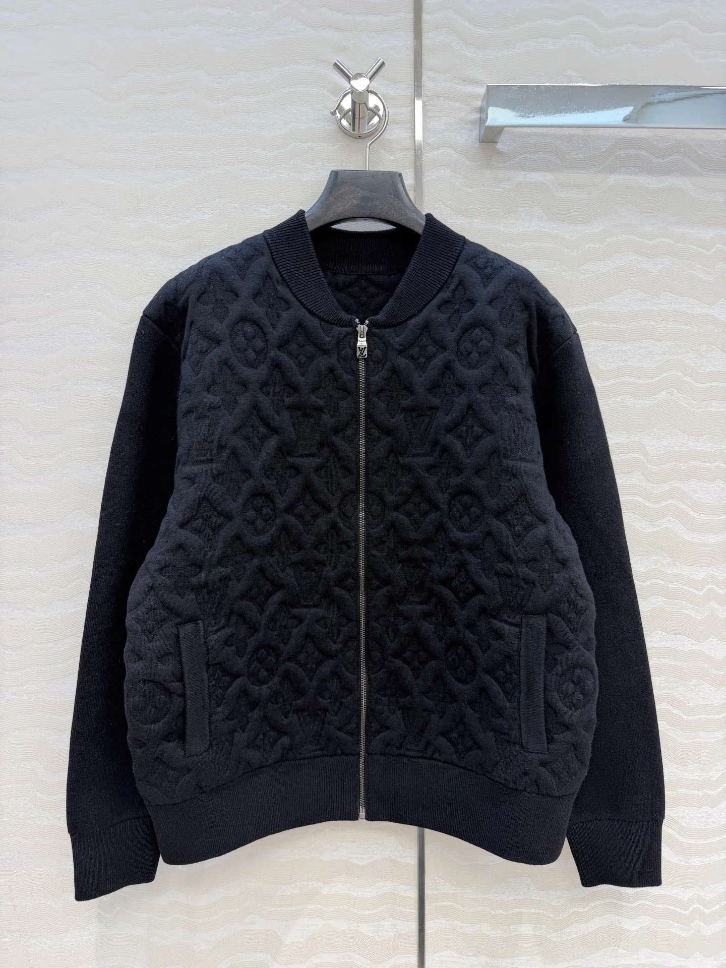 Куртки И Пуховики Женские Louis Vuitton 18439432