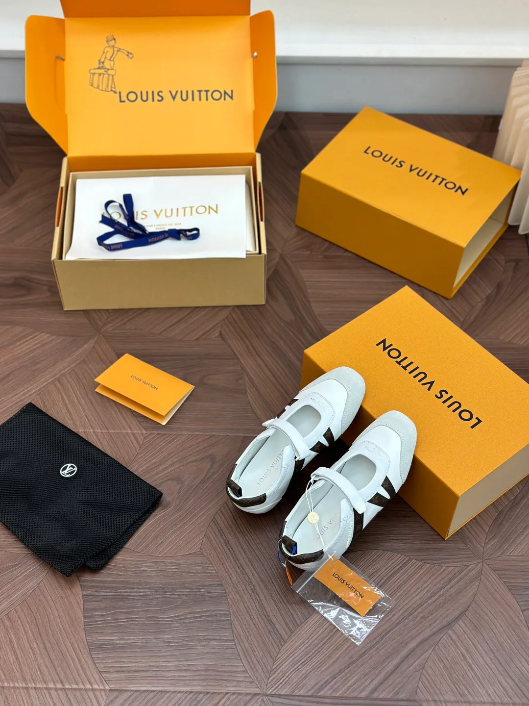 Кроссовки Женские Louis Vuitton 19480021