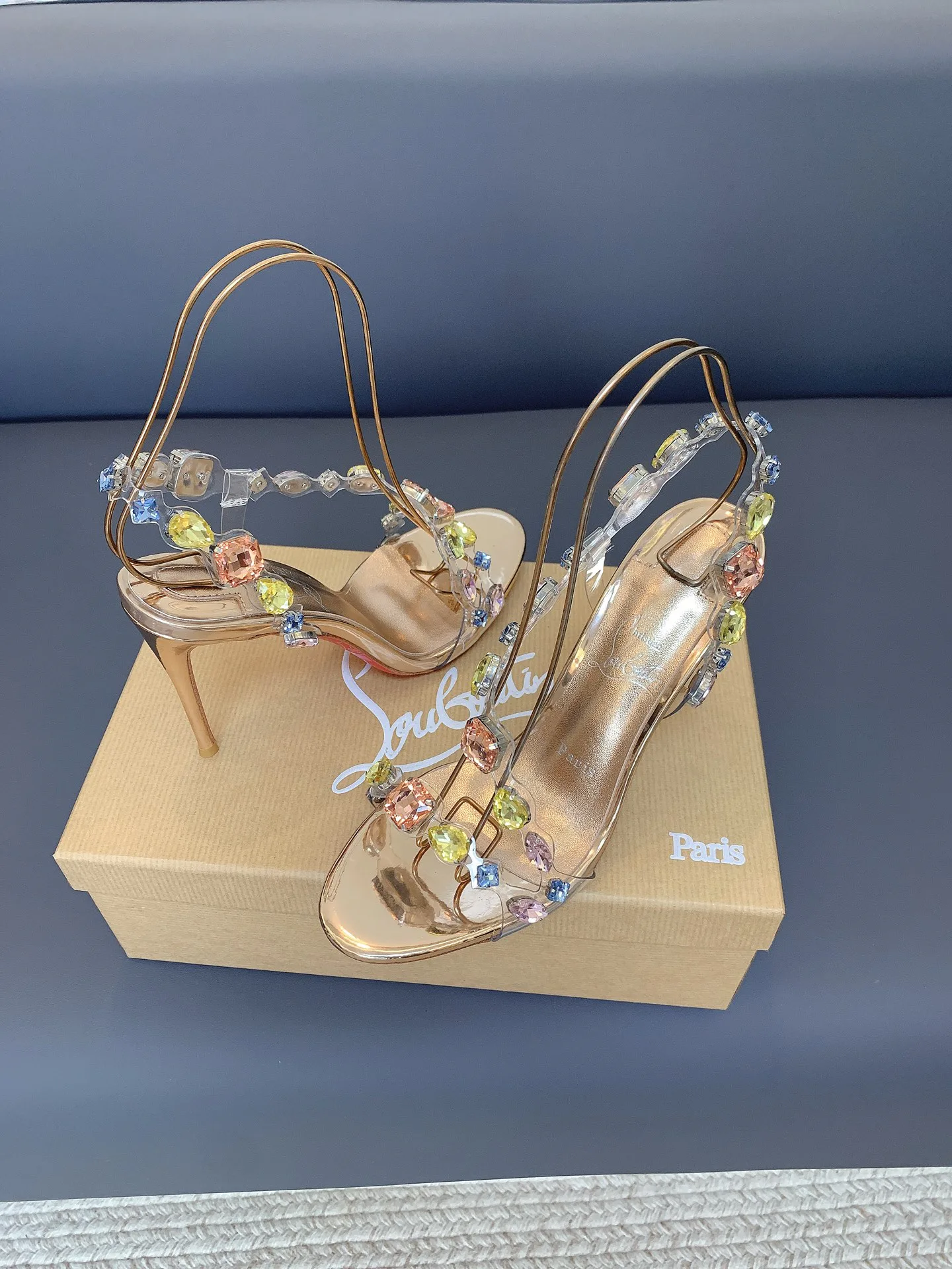 Босоножки Женские Christian Louboutin 17656589