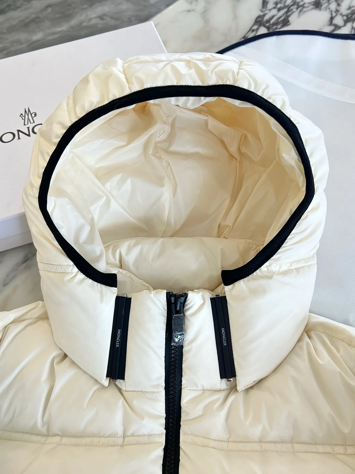 Куртки И Пуховики Женские Moncler 17904501