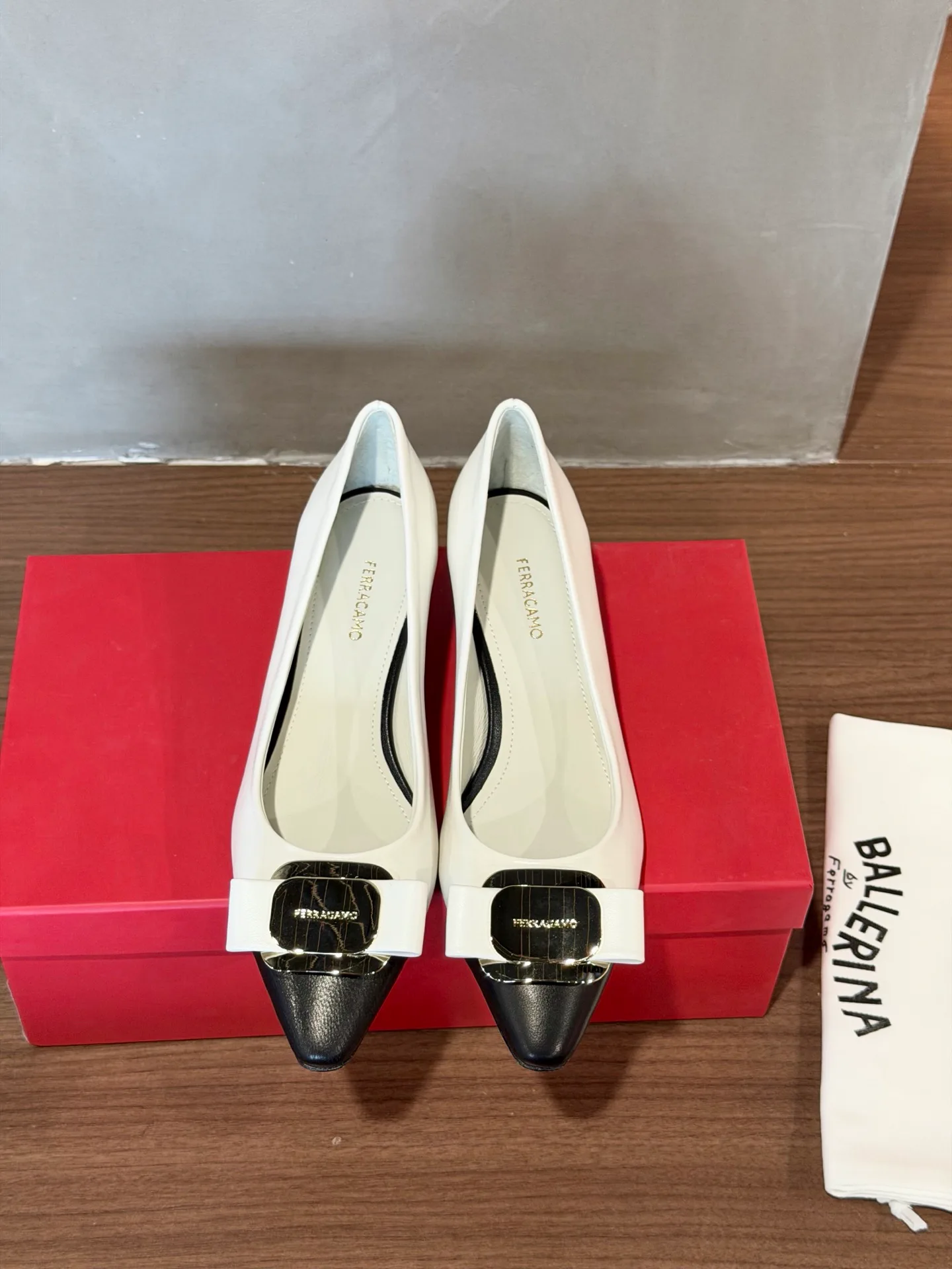 Туфли Женские Salvatore Ferragamo 11675396