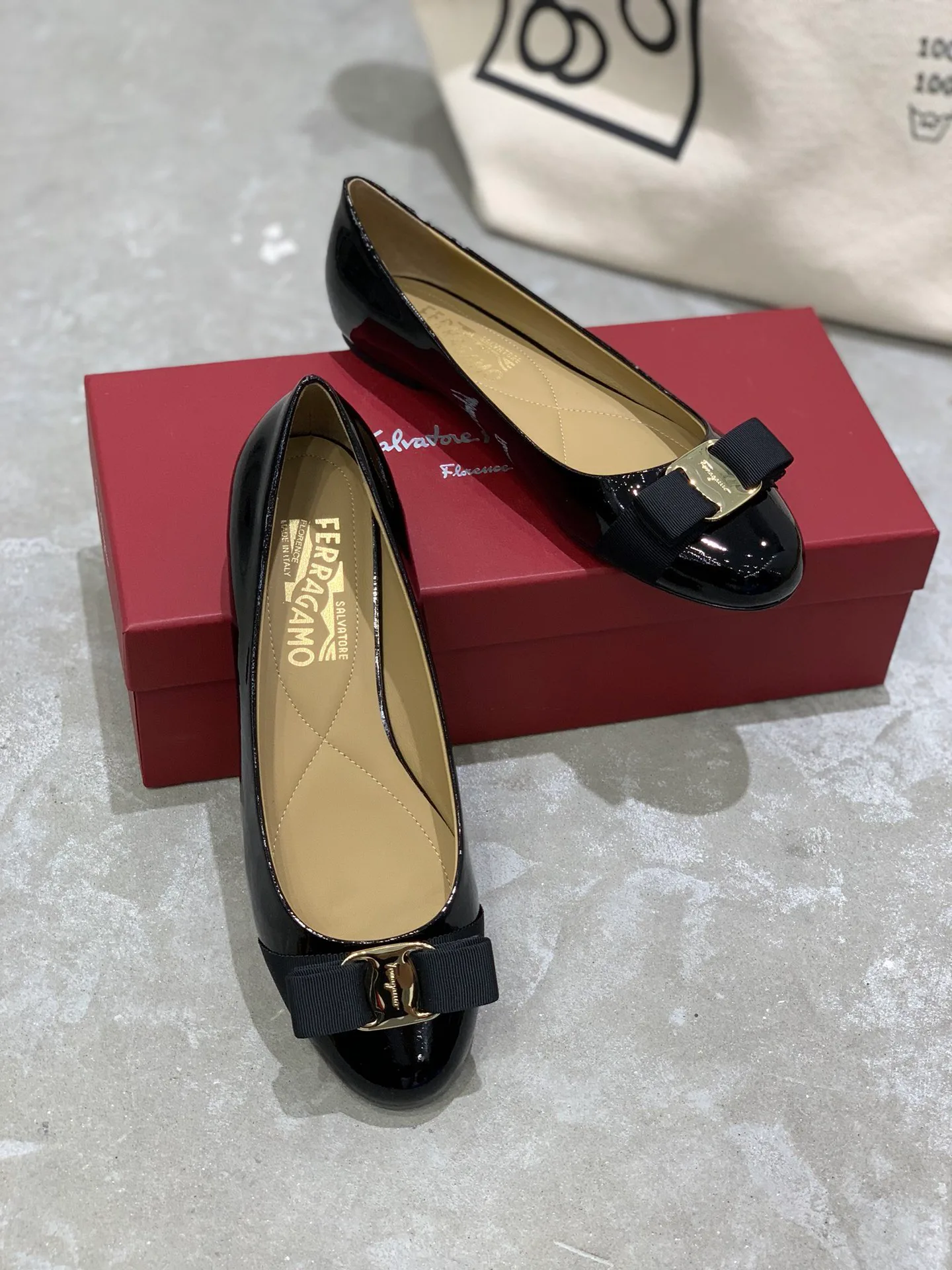Балетки Женские Salvatore Ferragamo 18340632