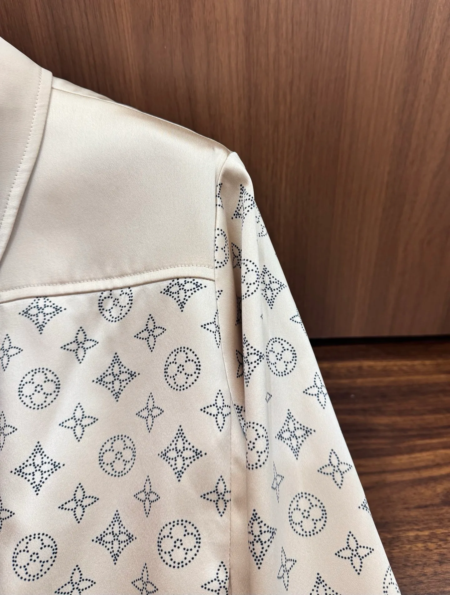 Куртки И Пуховики Женские Louis Vuitton 18478302