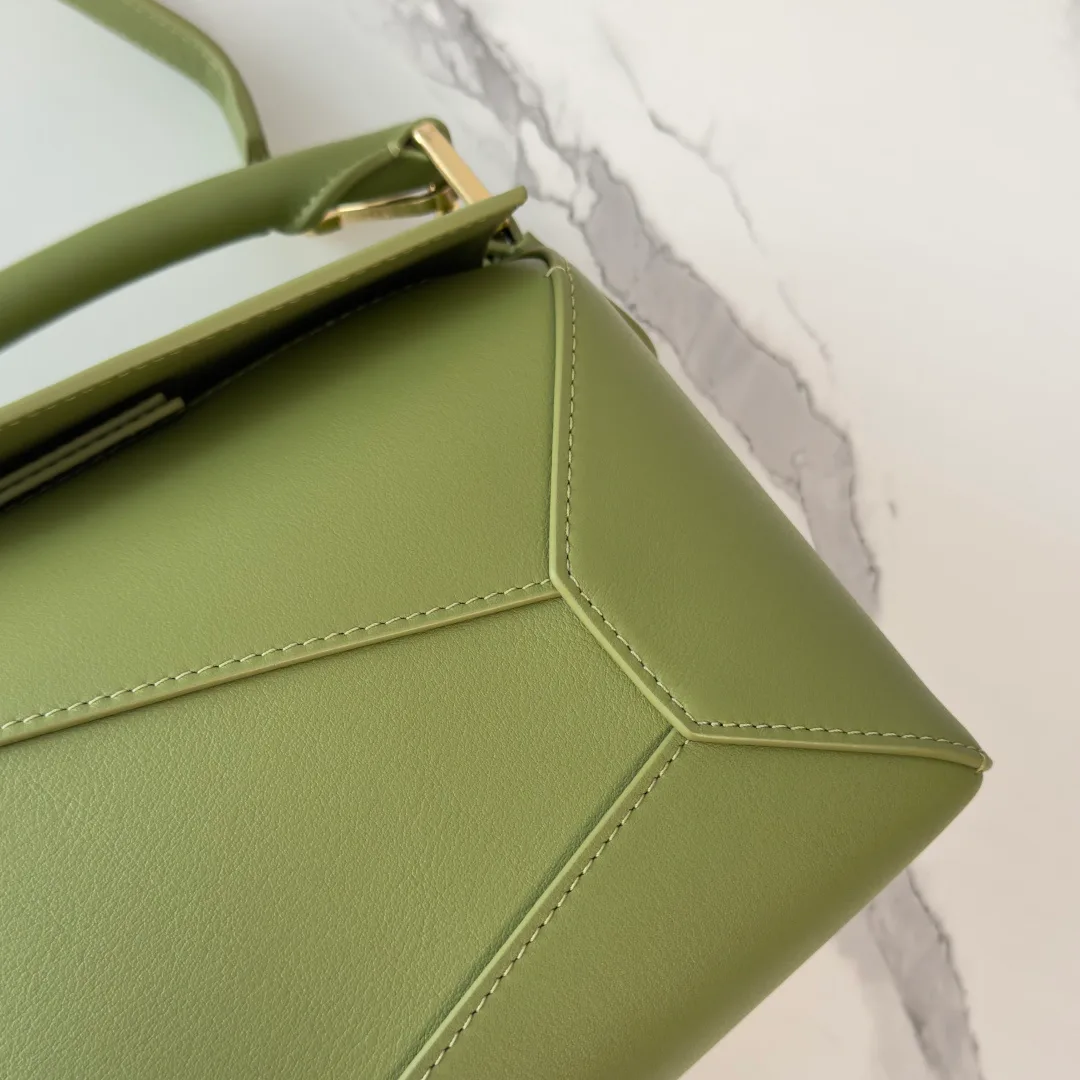 Классические Сумки Женские Loewe 11674673