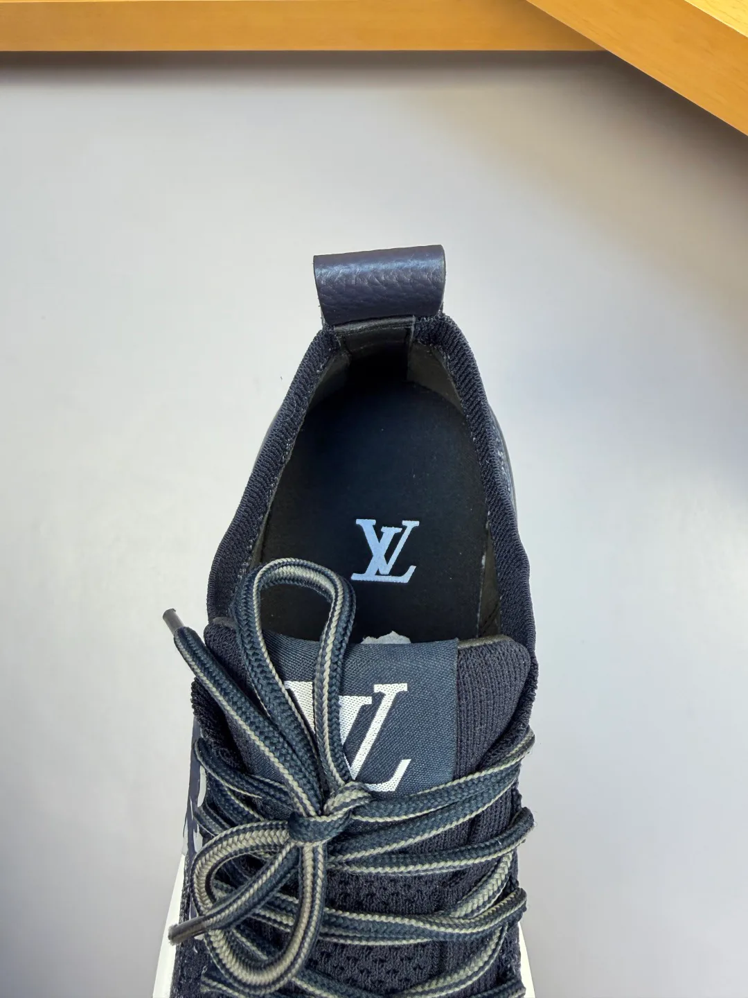 Кроссовки Мужские Louis Vuitton 18142544