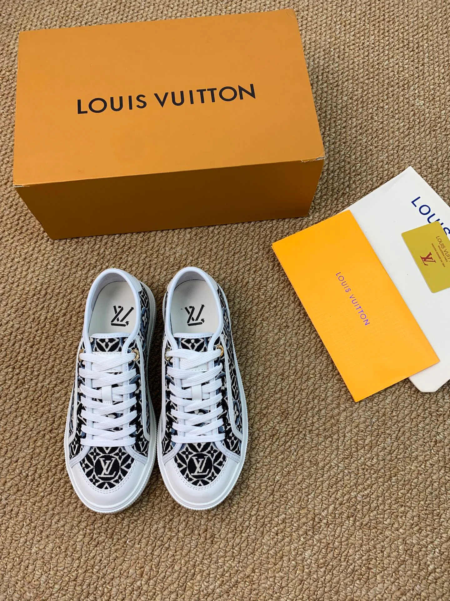 Кроссовки Женские Louis Vuitton 17545199