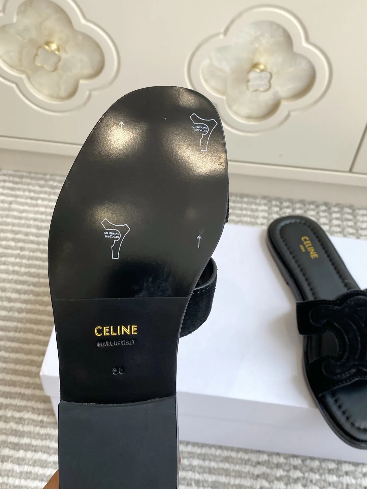 Шлепанцы Женские Celine 17572140