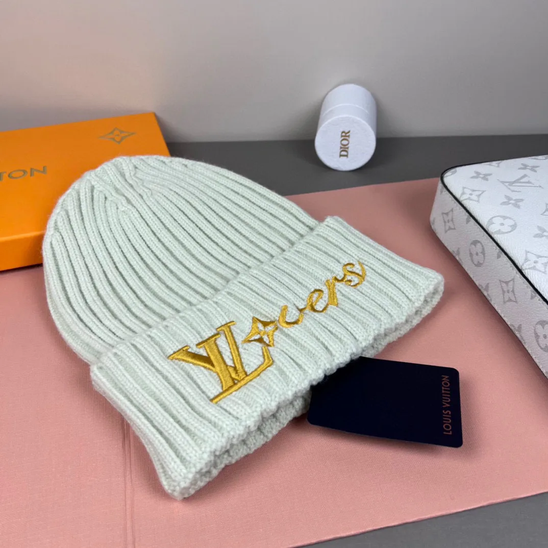 Головные Уборы Louis Vuitton 18105735
