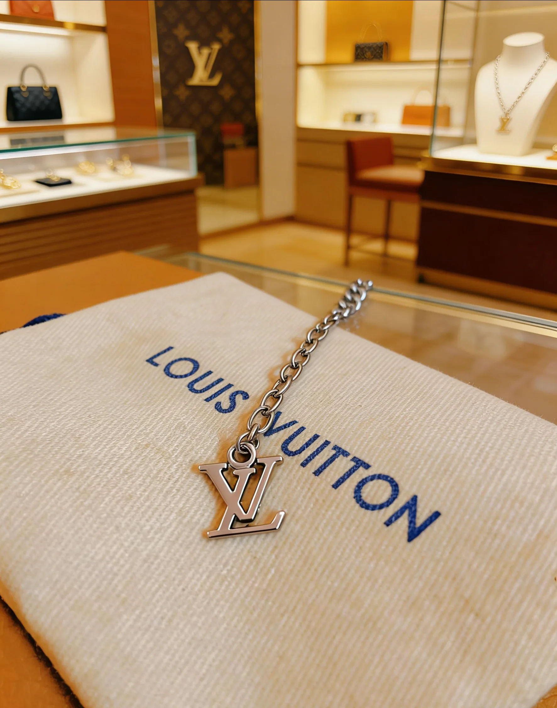Бижутерия Louis Vuitton 11755904