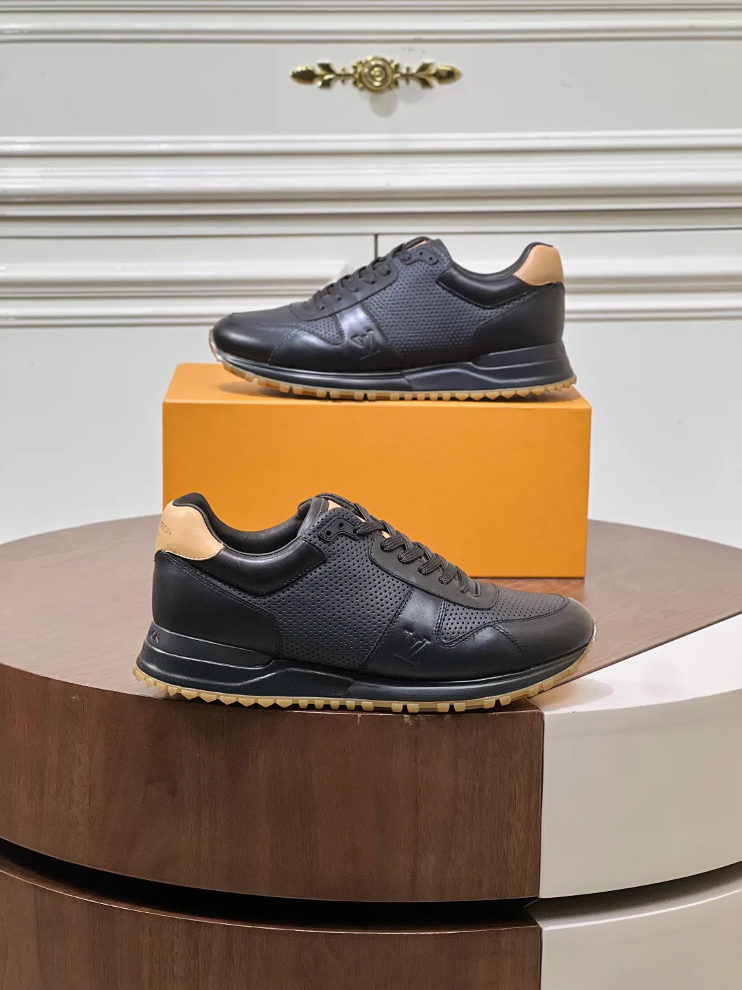 Кроссовки Мужские Louis Vuitton 18039349