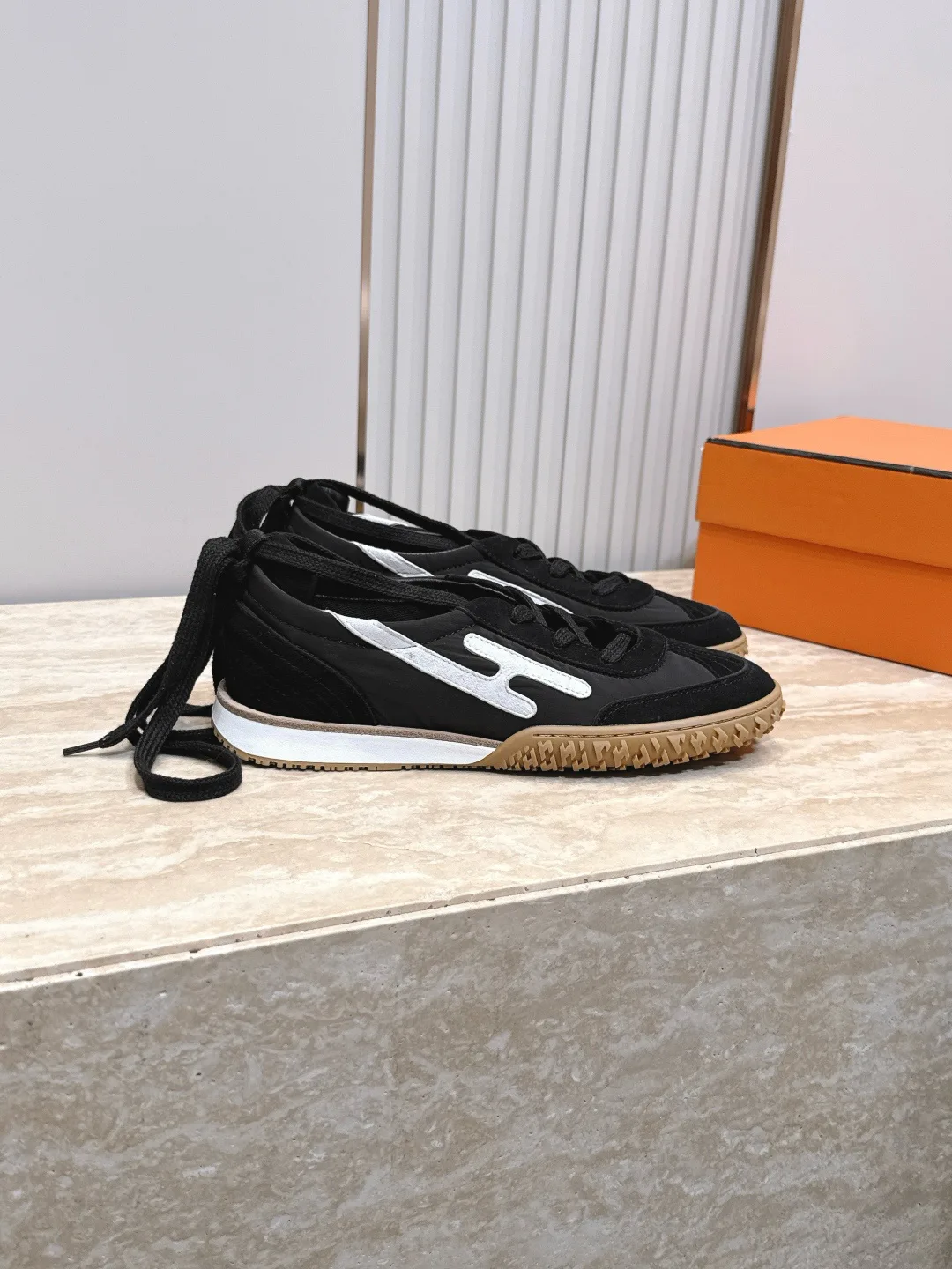 Кроссовки Женские Hermes 17490972