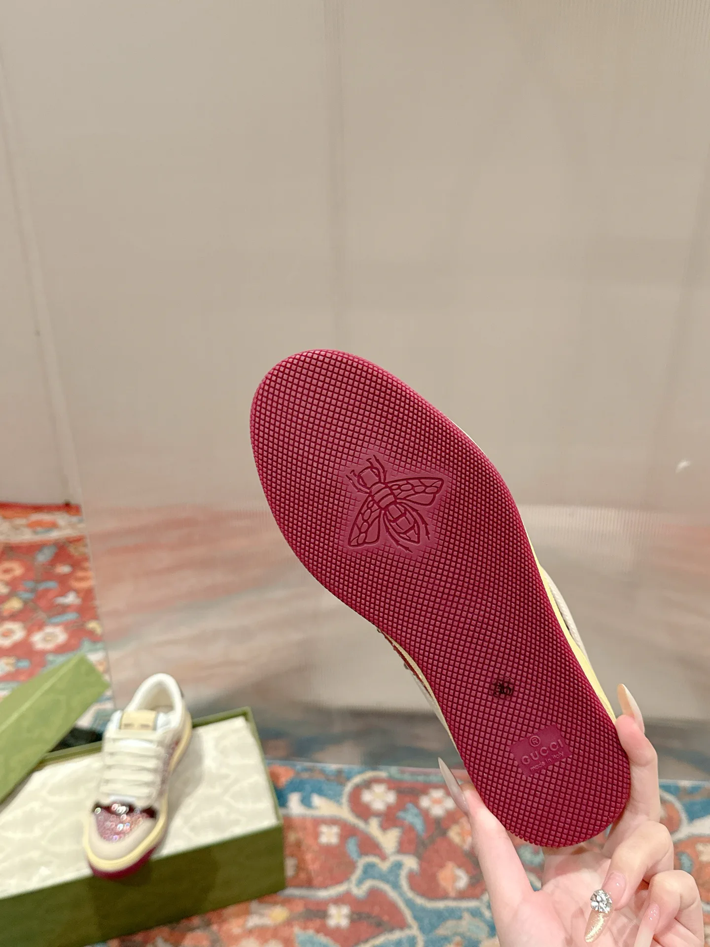 Кроссовки Женские Gucci 17956636