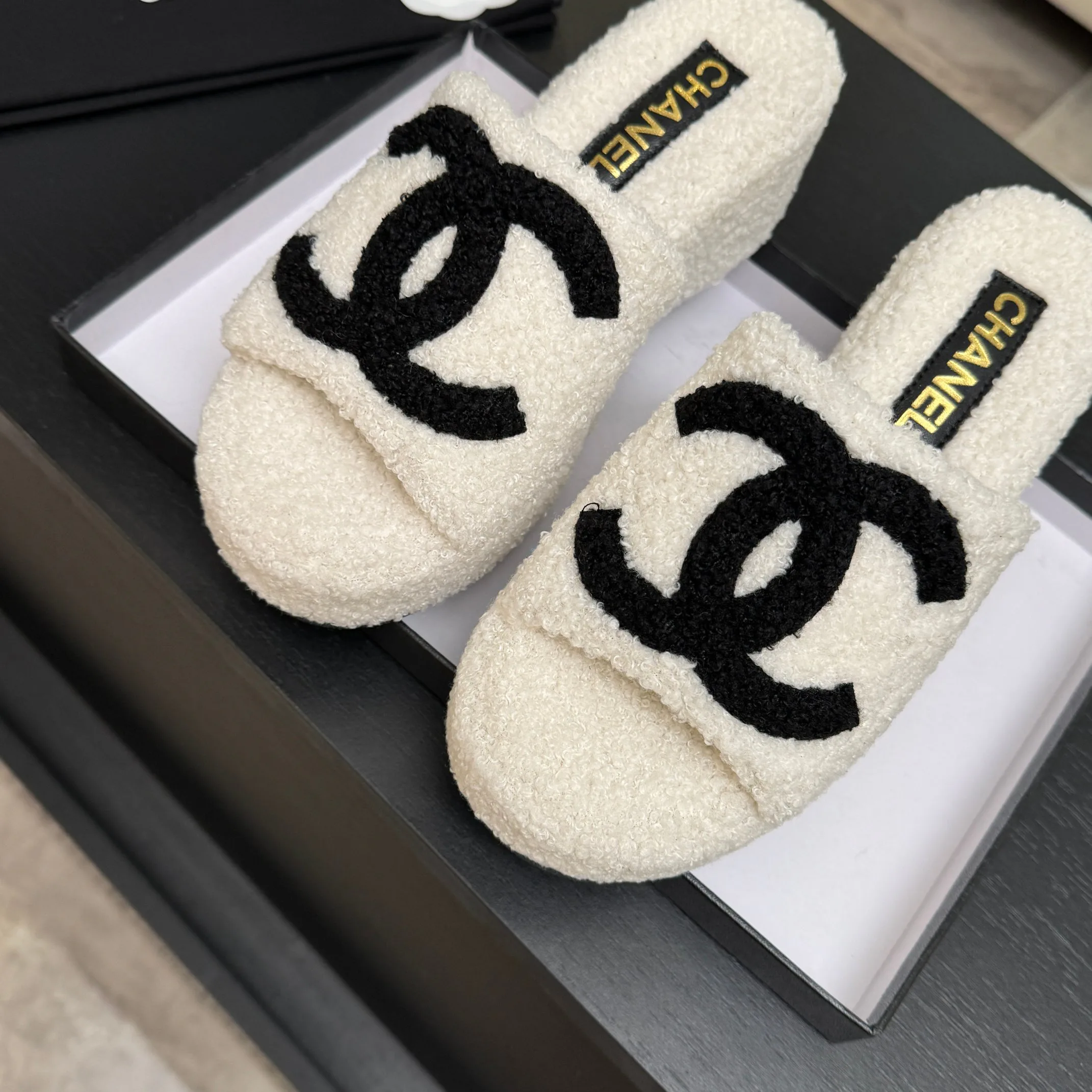 Тапочки Женские Chanel 18500996