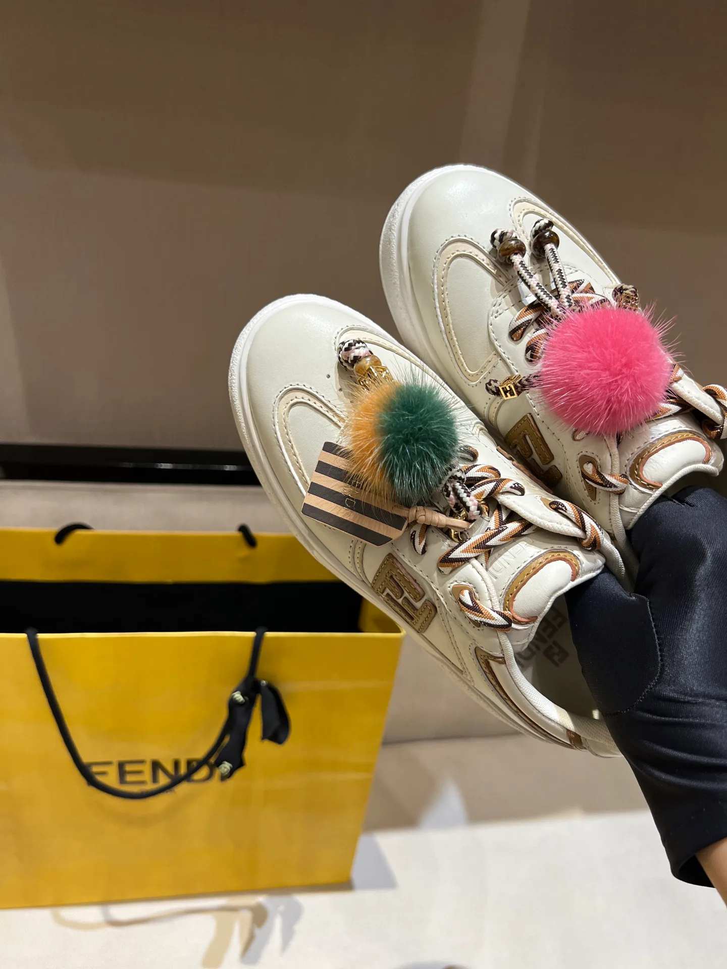 Кроссовки Женские Fendi 139609