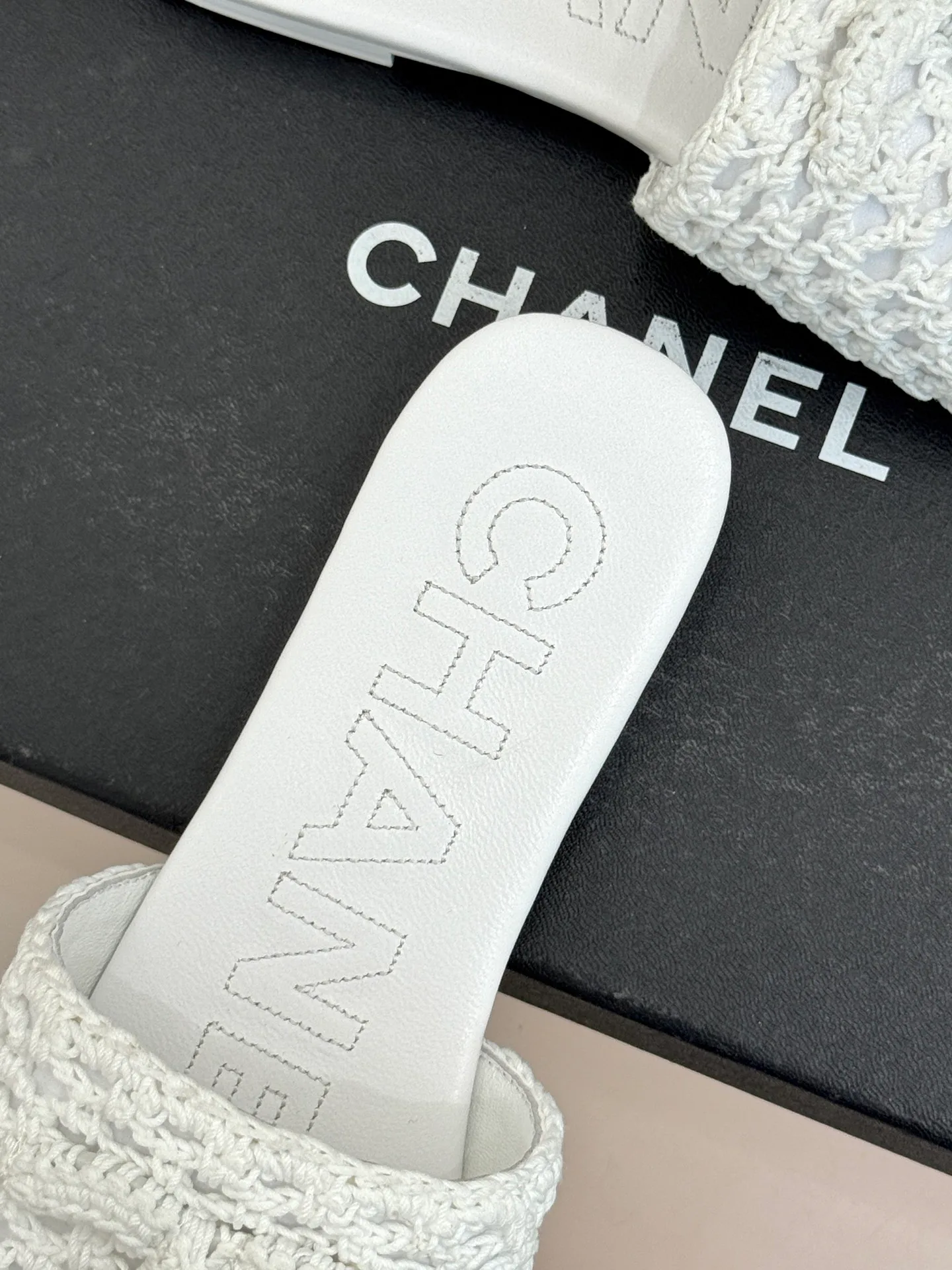 Шлепанцы Женские Chanel 11485813