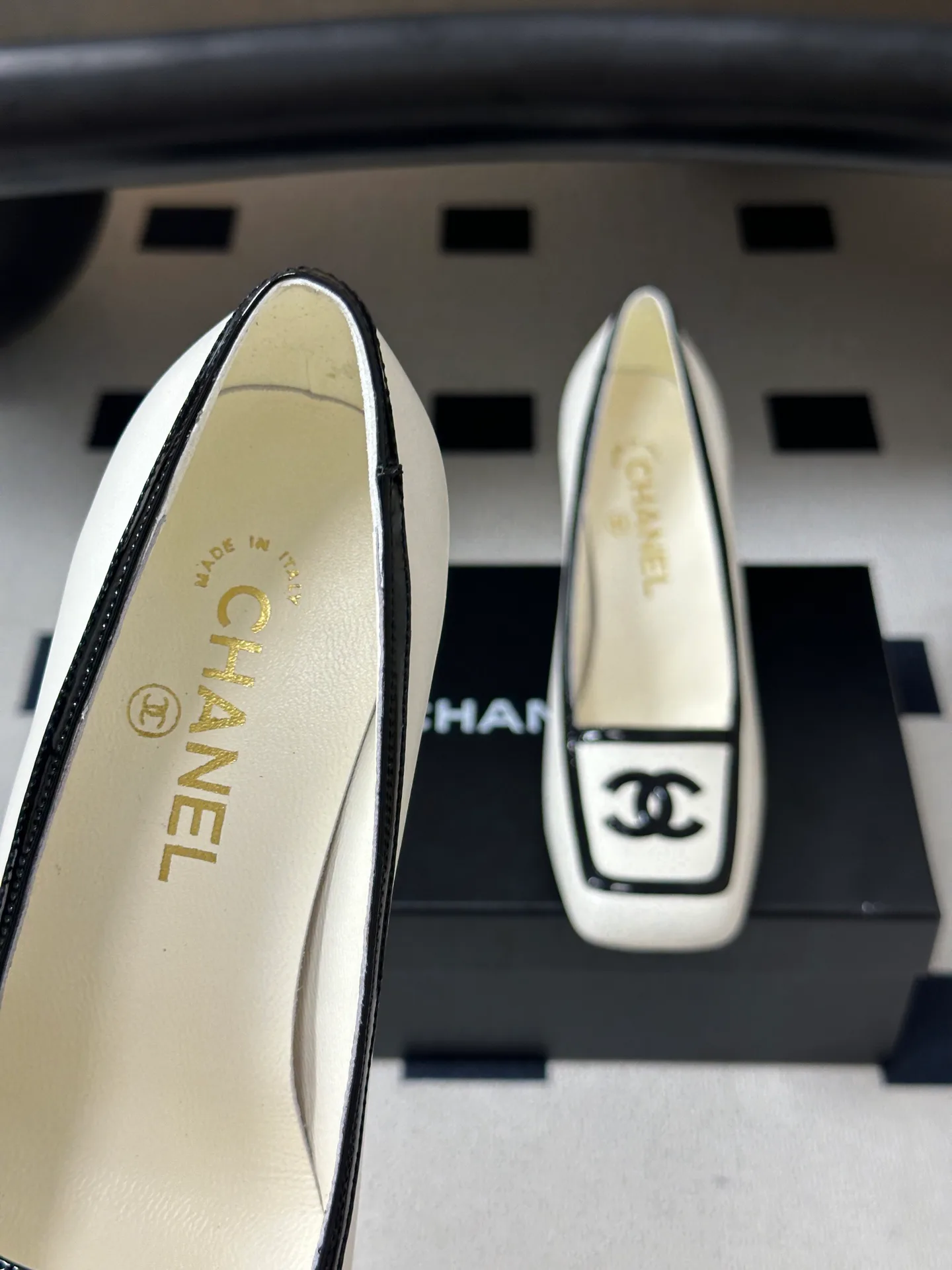 Туфли Женские Chanel 18049713