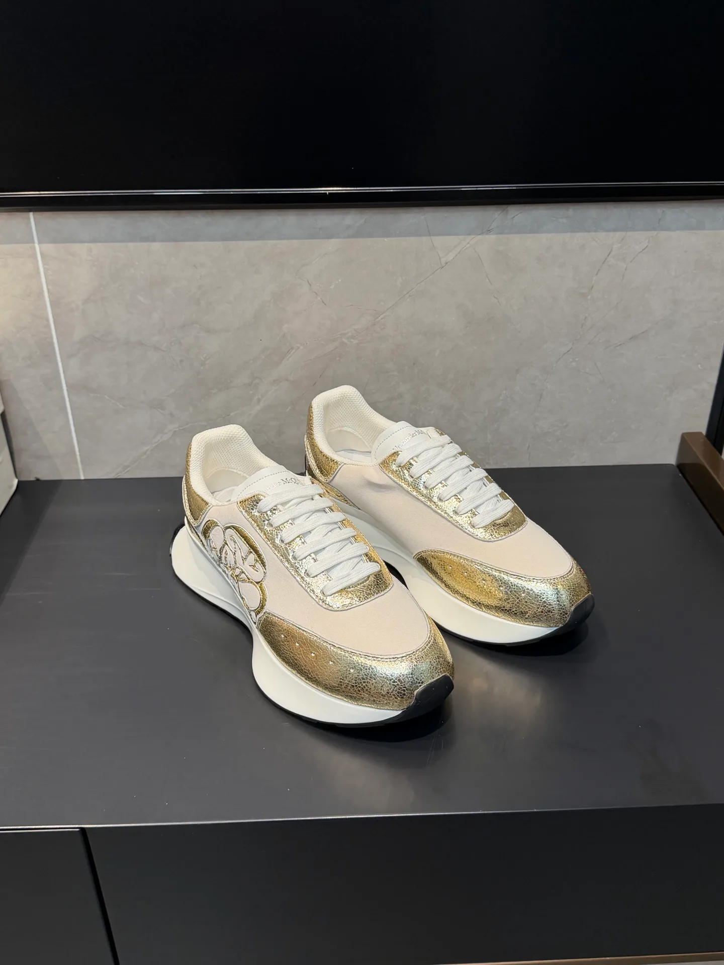 Кроссовки Женские Alexander Mcqueen 18891469
