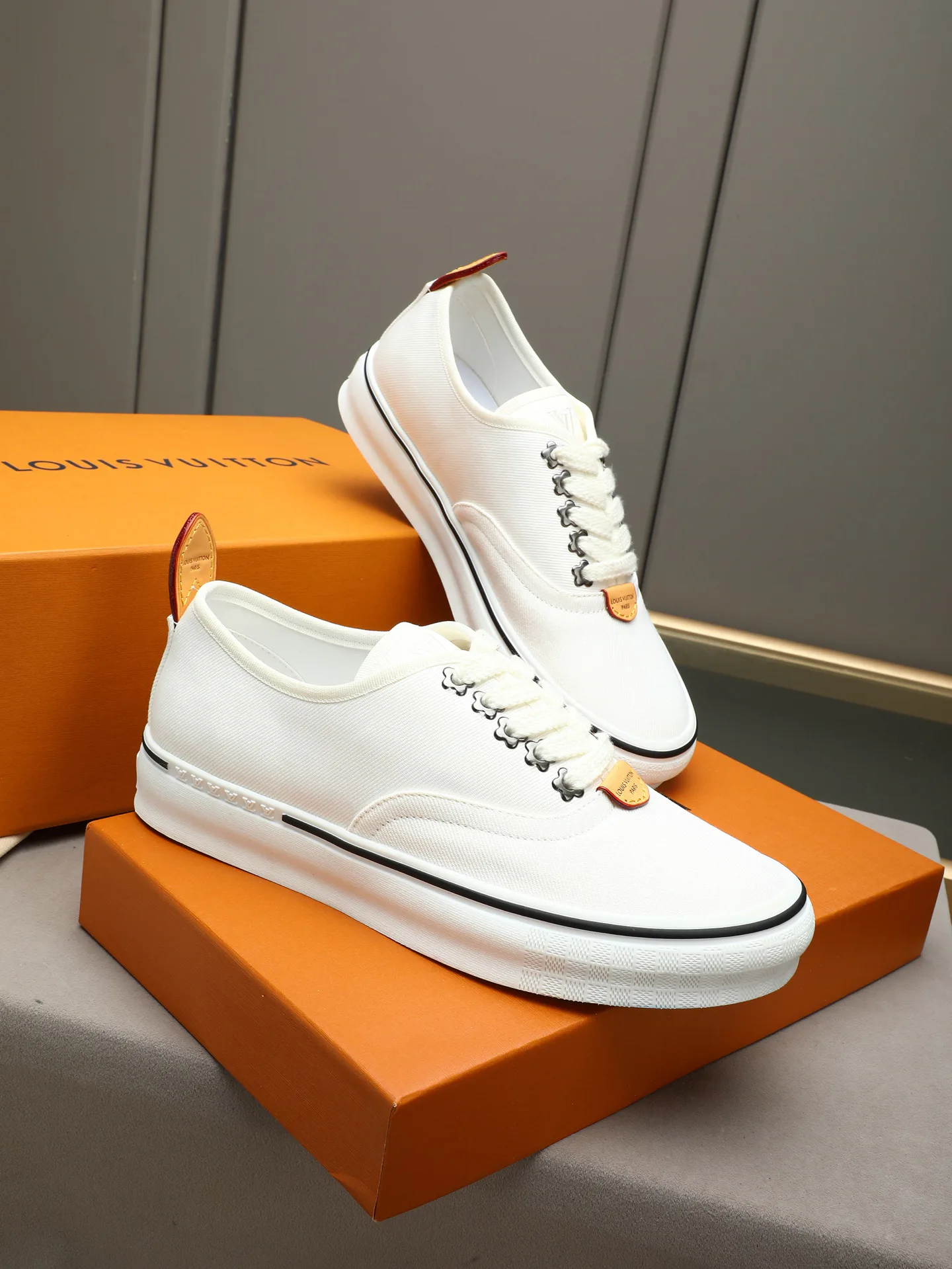 Кроссовки Женские Louis Vuitton 17947253