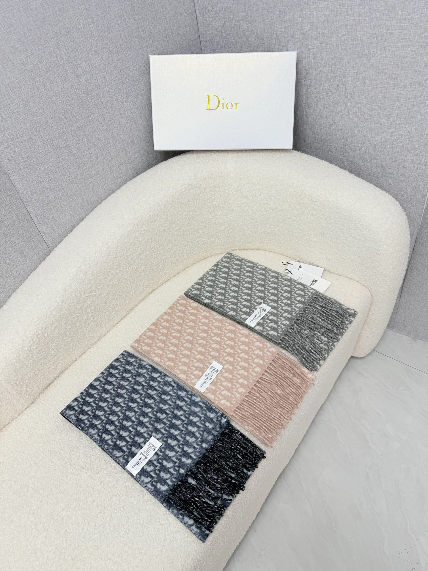Шарфы Christian Dior 18574660