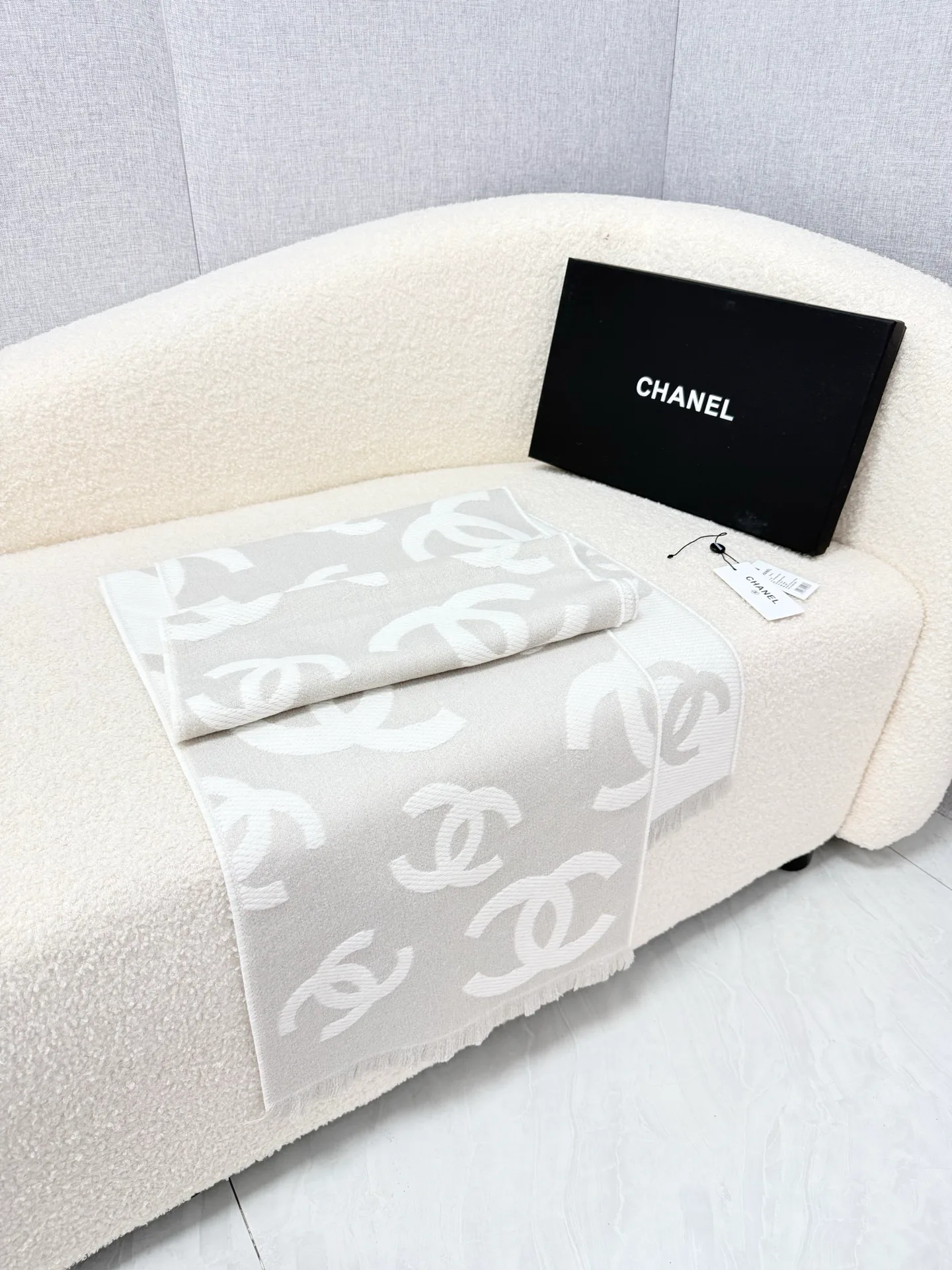 Шарфы Chanel 18675461