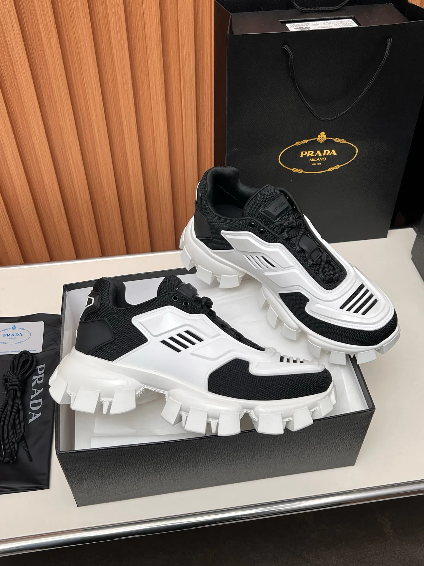 Кроссовки Женские Prada 17955143