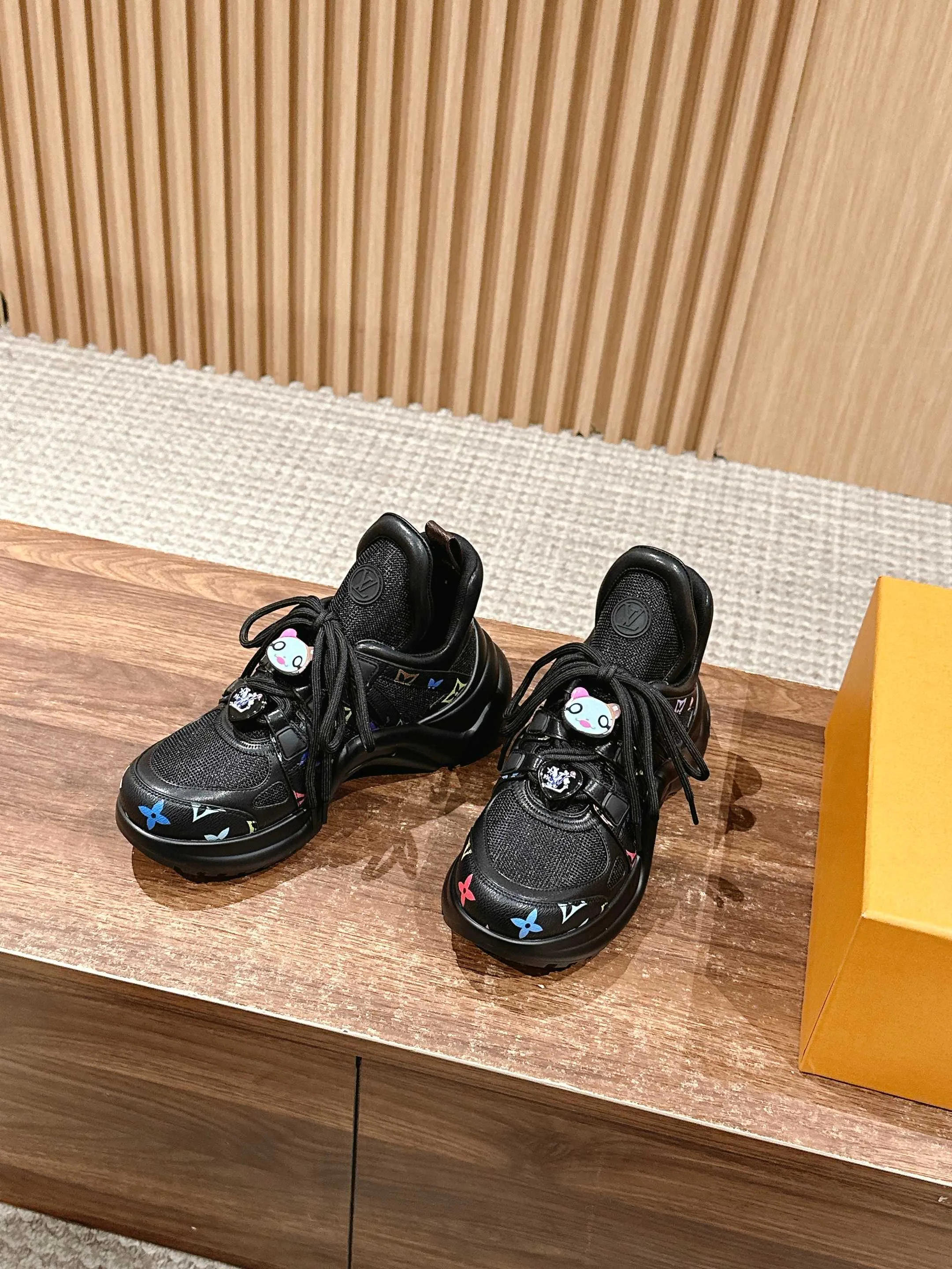 Кроссовки Женские Louis Vuitton 28181