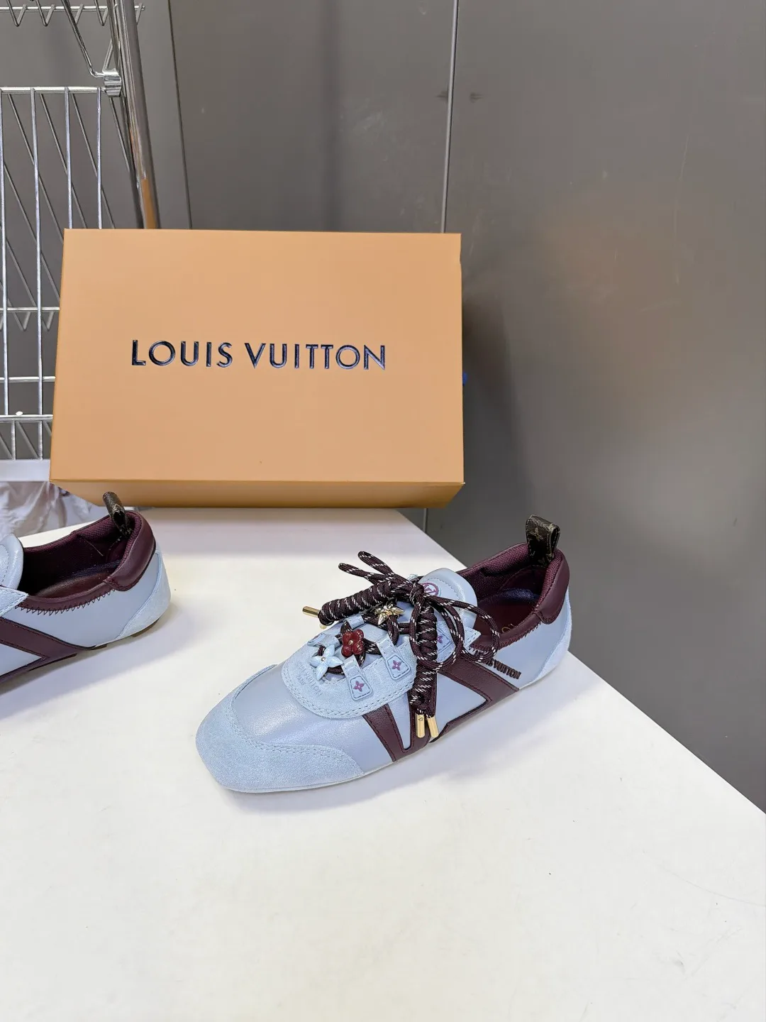 Кроссовки Женские Louis Vuitton 18005457