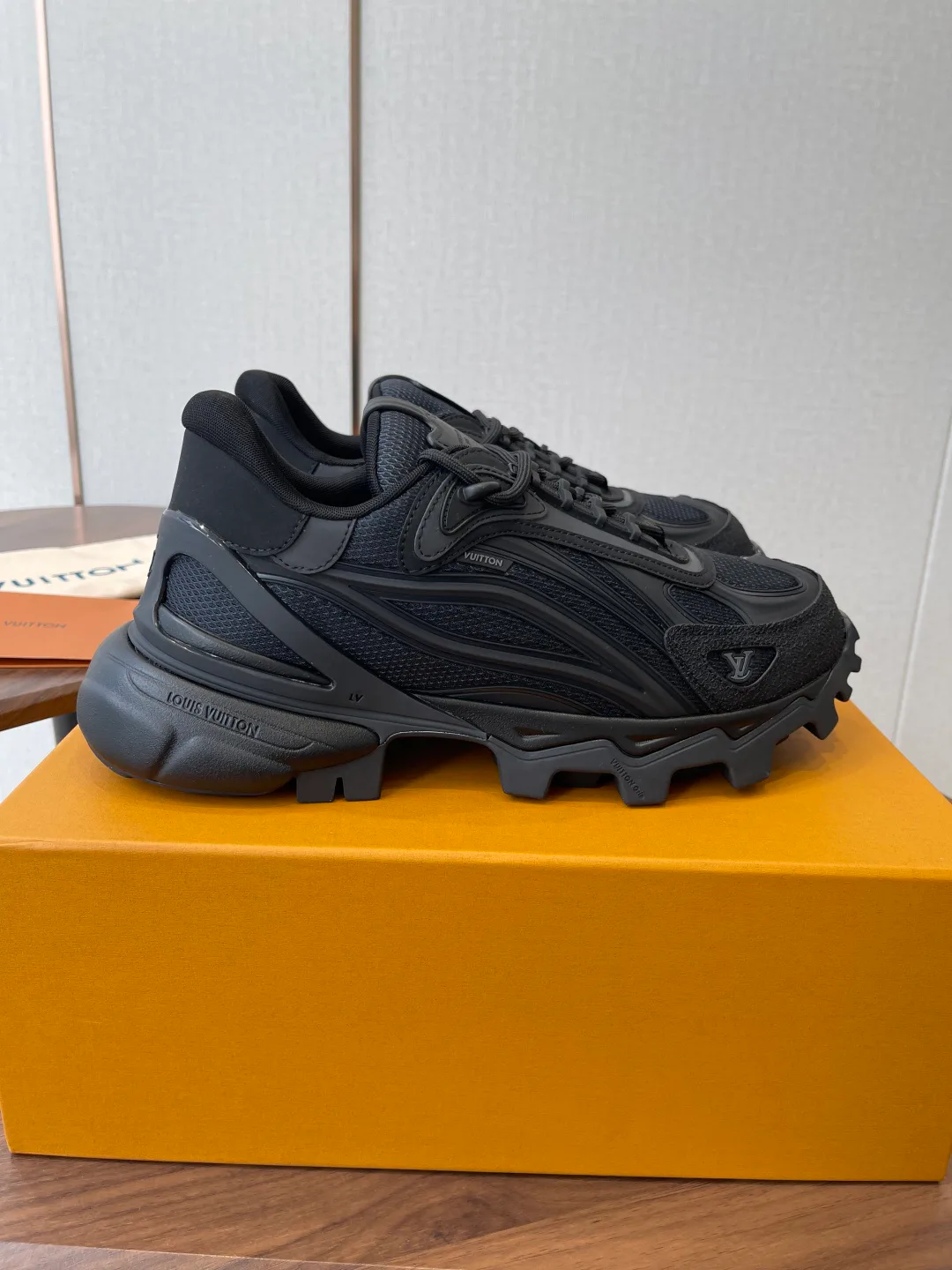 Кроссовки Мужские Louis Vuitton 11966337