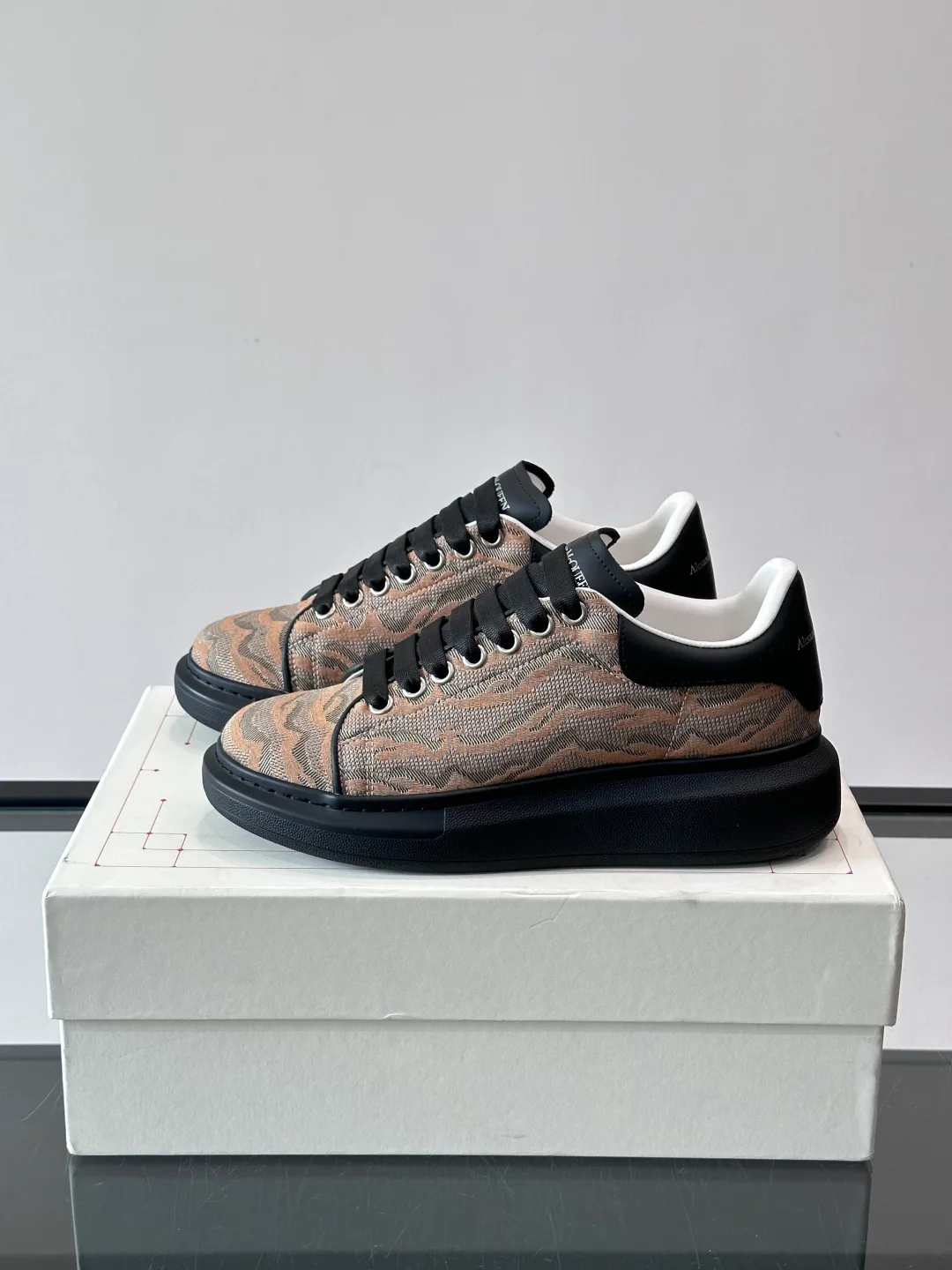 Кроссовки Женские Alexander Mcqueen 11170737