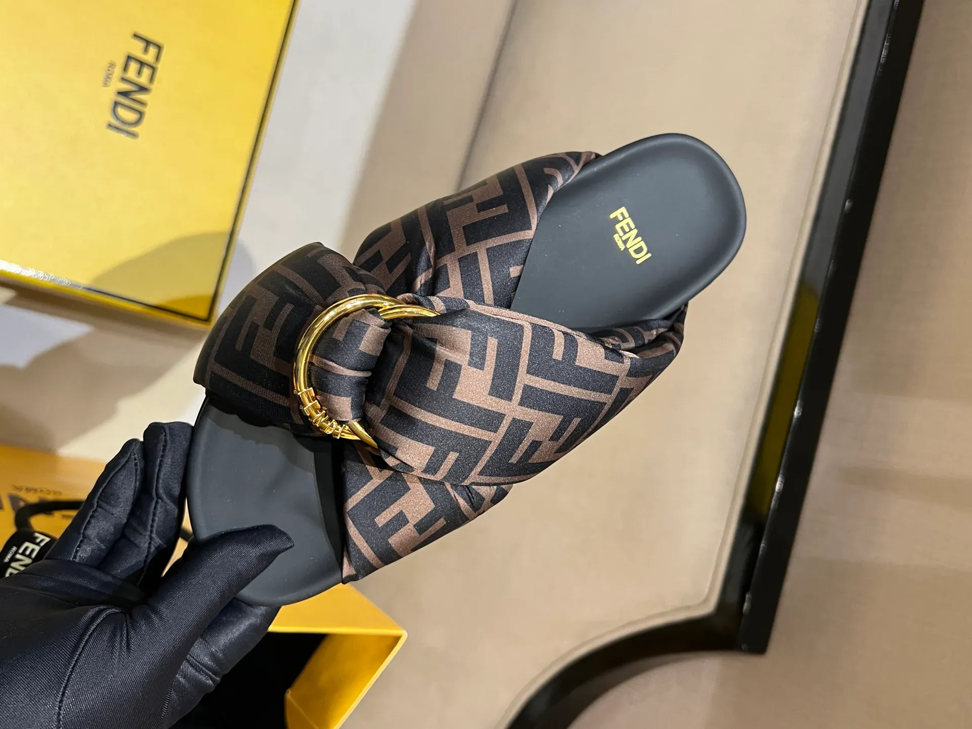 Шлепанцы Женские Fendi 68660