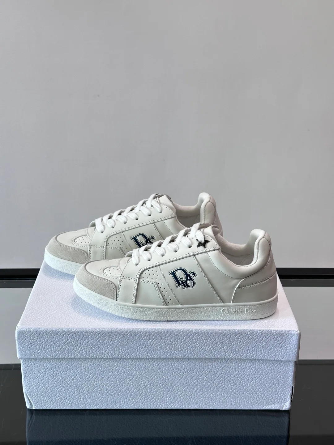 Кроссовки Женские Christian Dior 18102635